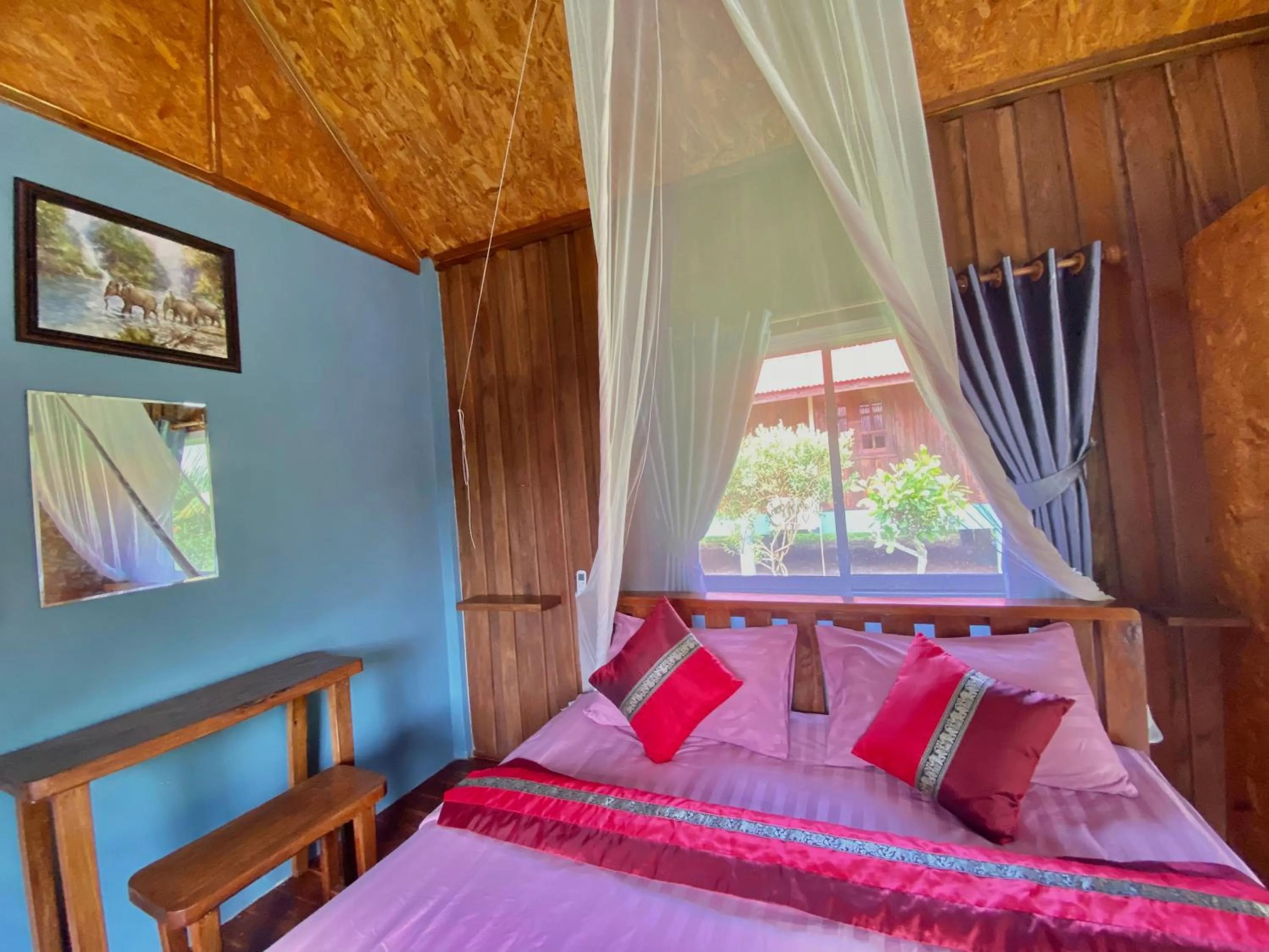 Bed in Nadia Resort Kohjum