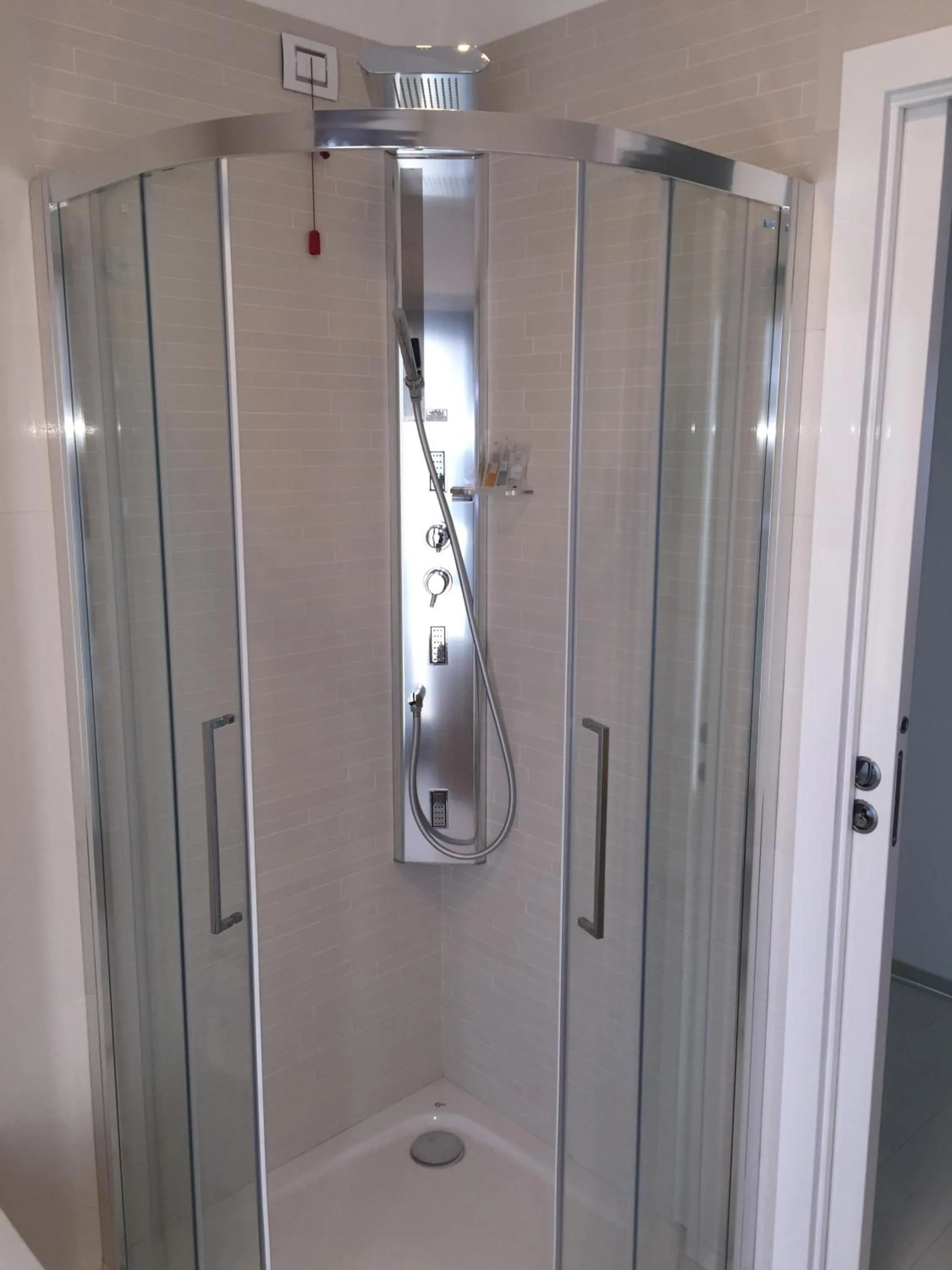 Shower in Reggio Suite Luxury