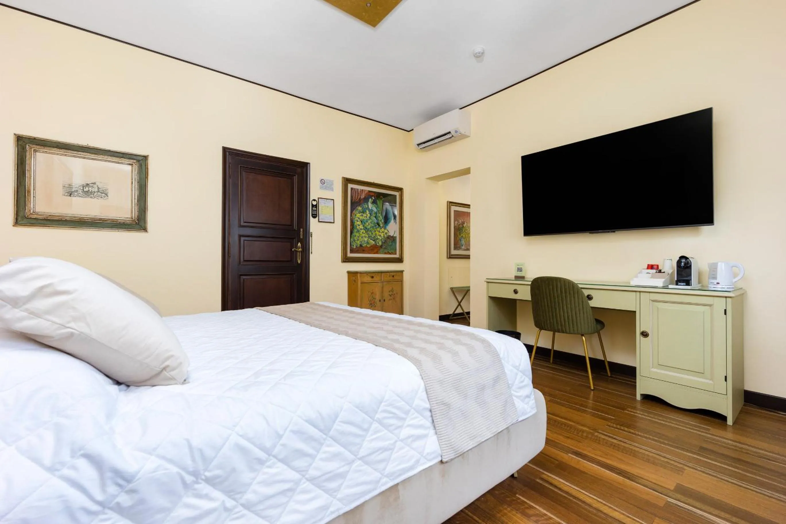 Bed in Reggio Suite Luxury