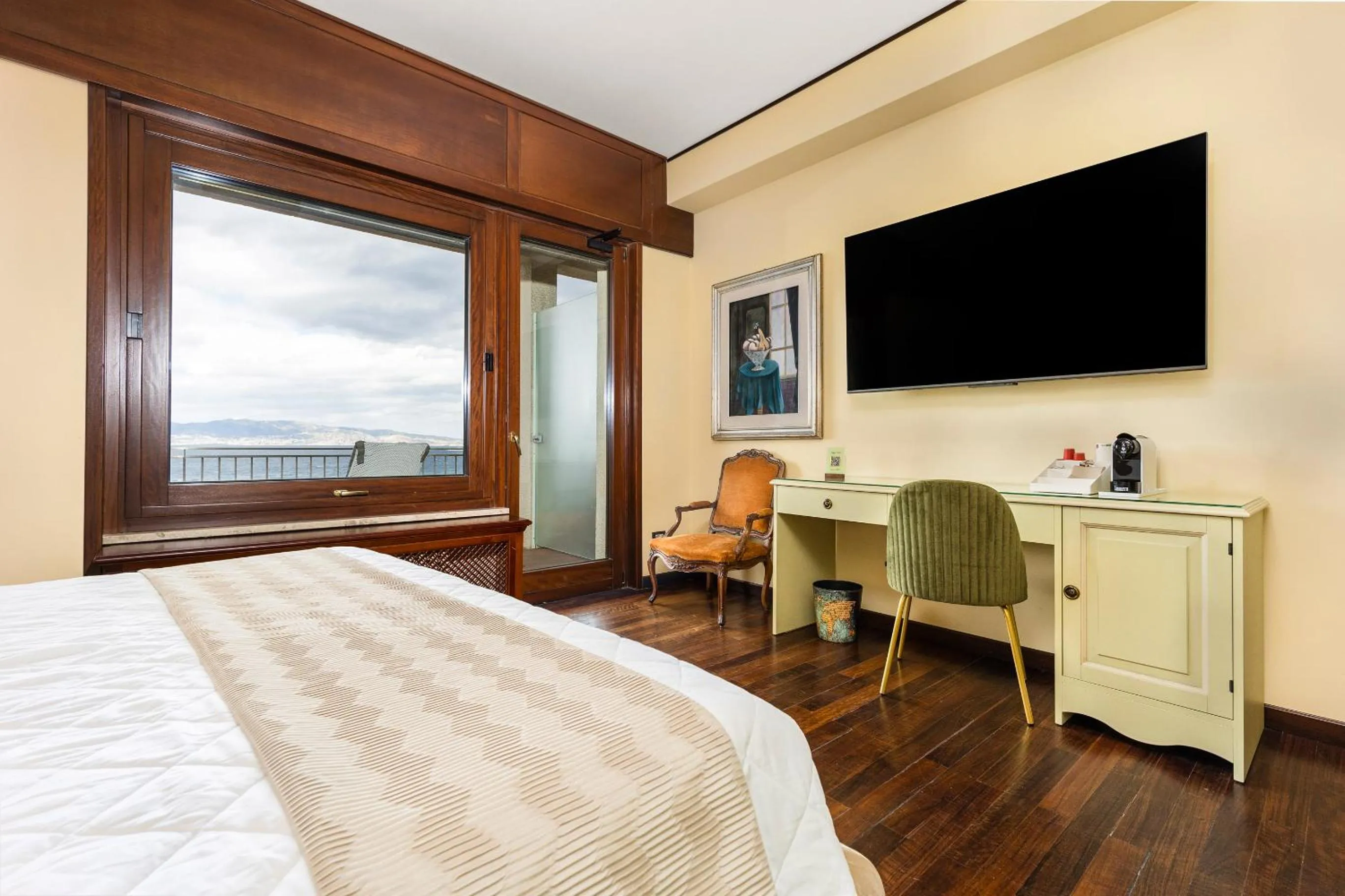 Bedroom, Bed in Reggio Suite Luxury