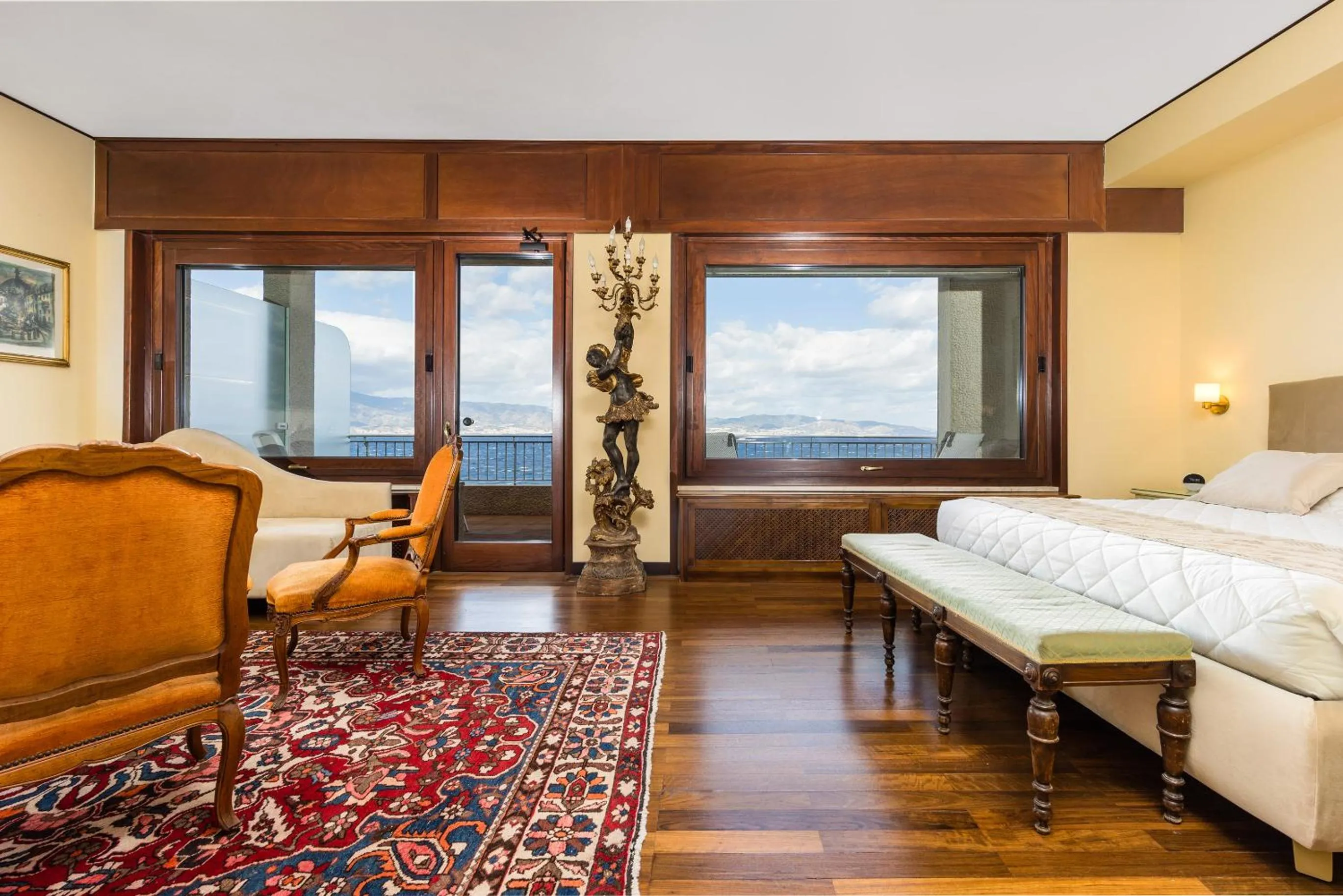 Bedroom, Bed in Reggio Suite Luxury