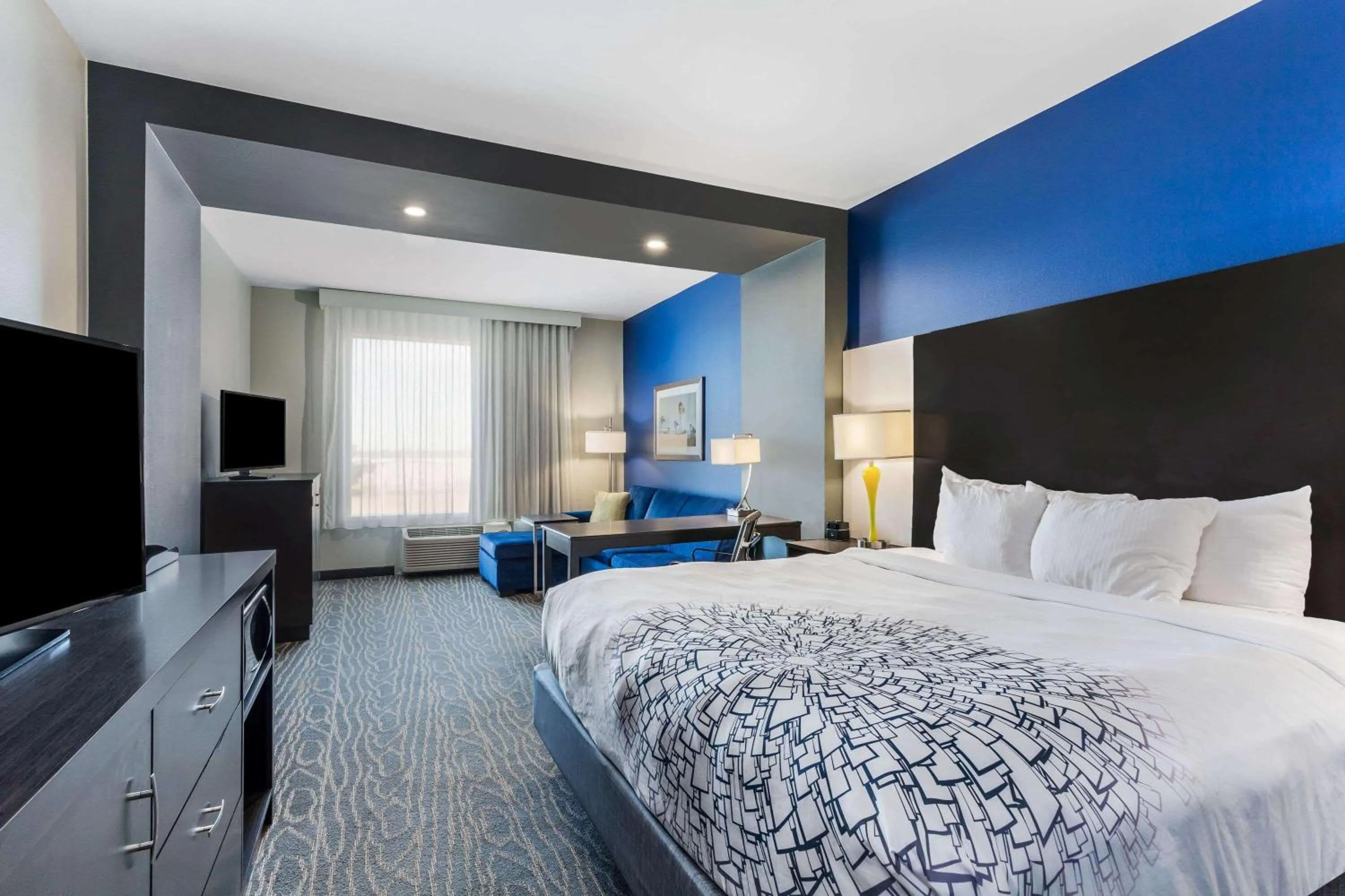 Photo of the whole room, Bed in La Quinta by Wyndham Odessa North - Sienna Tower
