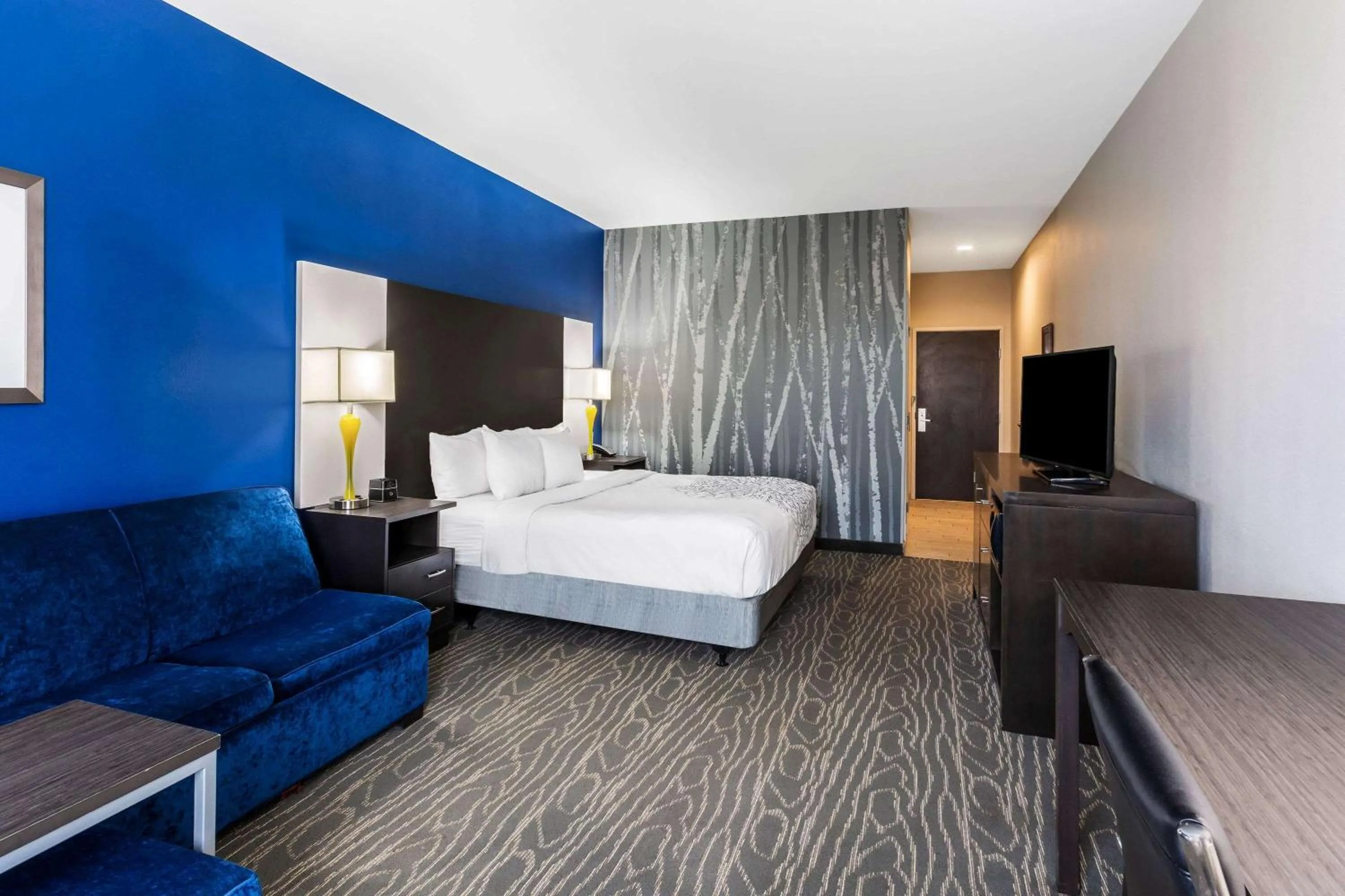 Photo of the whole room, Bed in La Quinta by Wyndham Odessa North - Sienna Tower