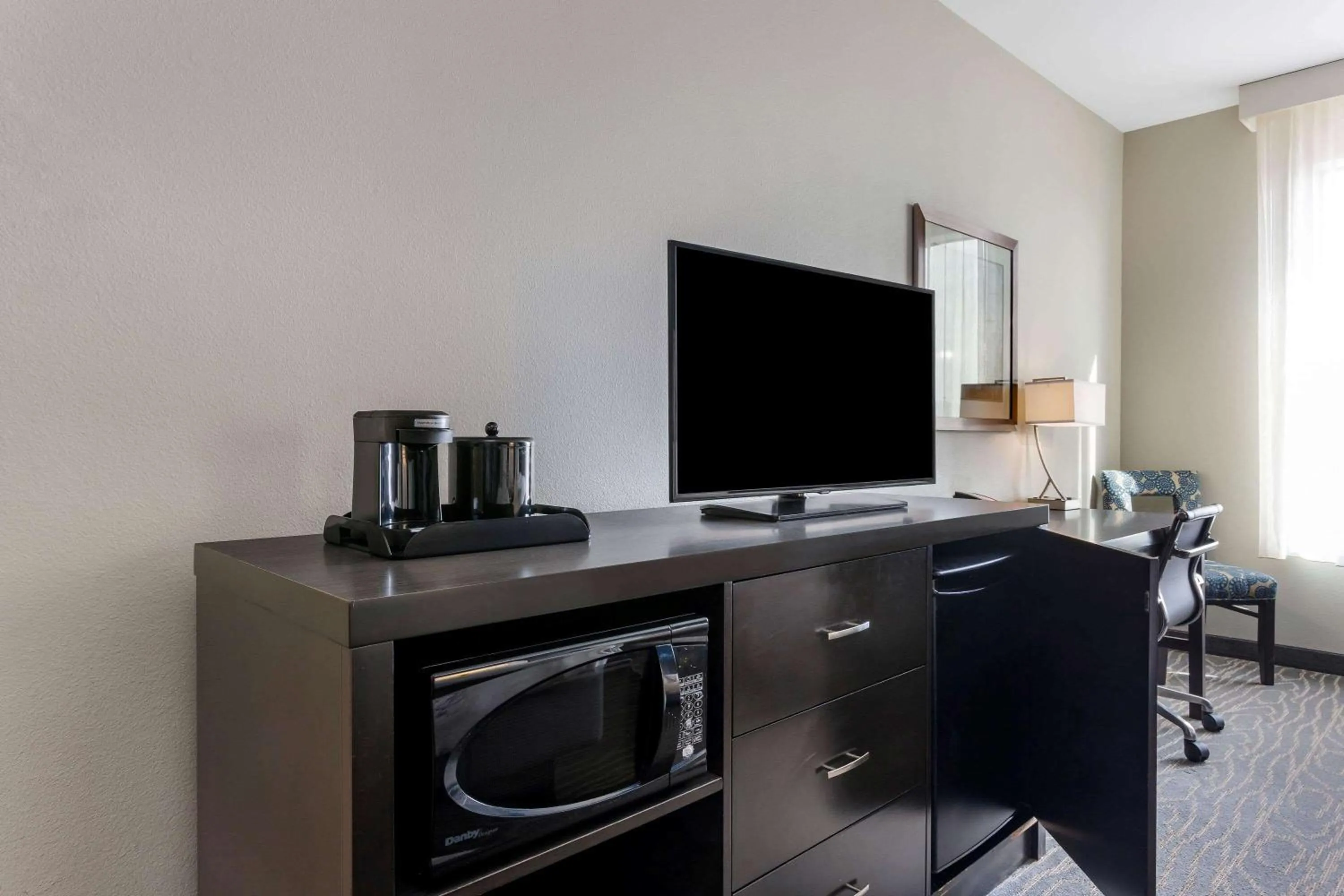 Photo of the whole room in La Quinta by Wyndham Odessa North - Sienna Tower