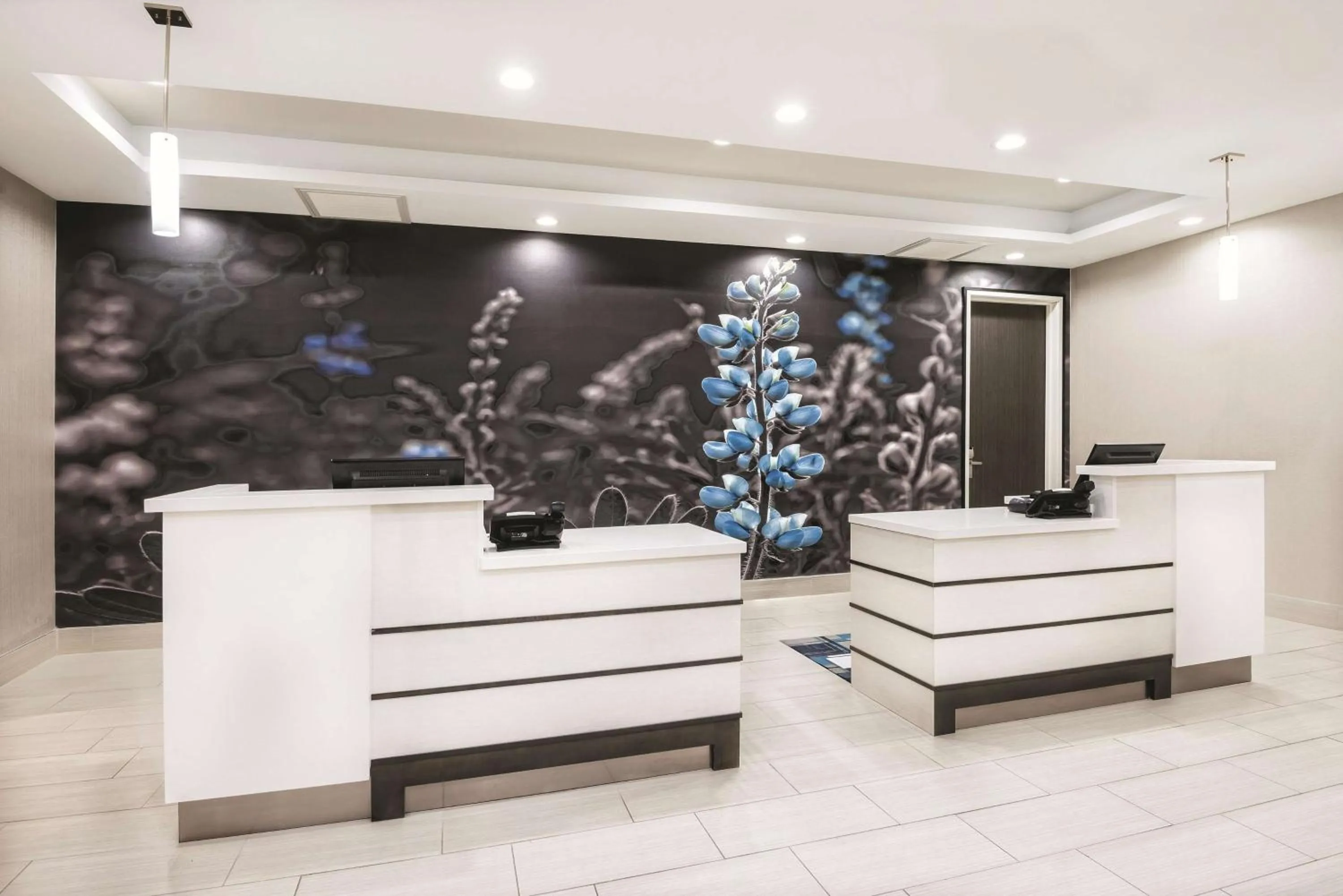 Lobby or reception in La Quinta by Wyndham Odessa North - Sienna Tower