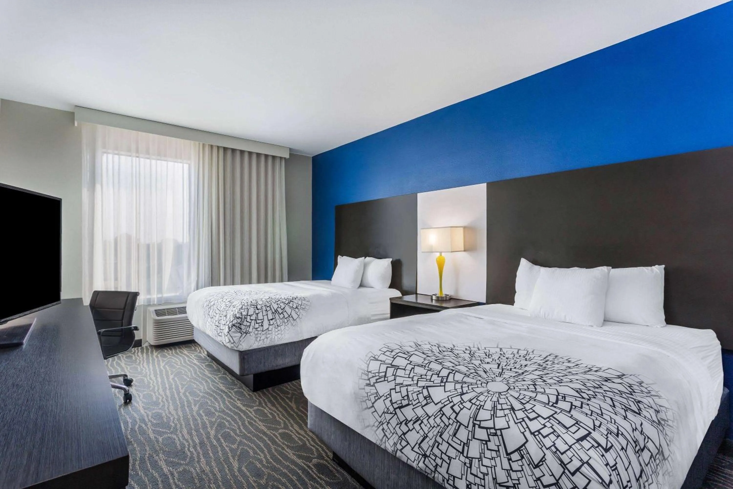 Photo of the whole room, Bed in La Quinta by Wyndham Odessa North - Sienna Tower