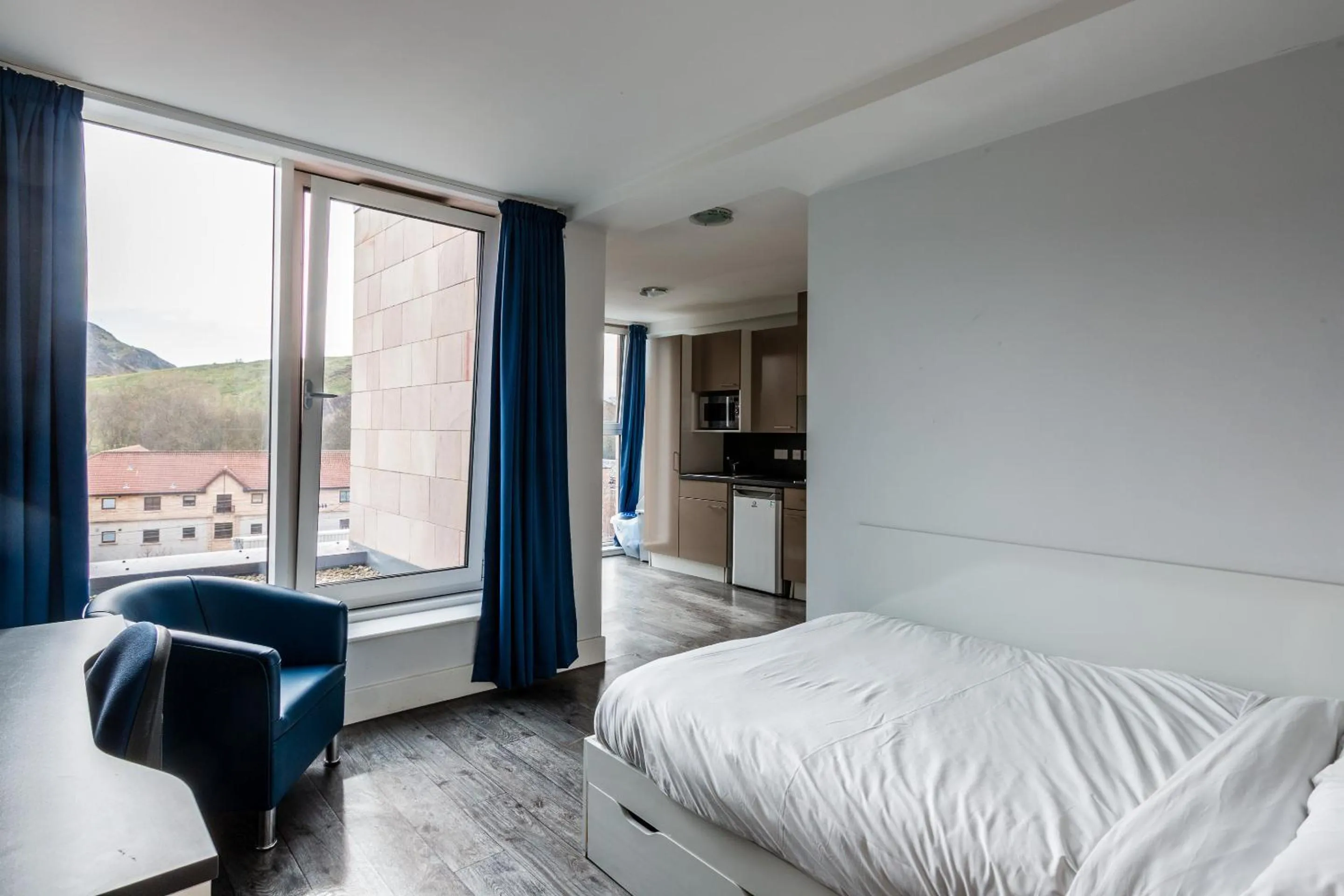 Kitchen or kitchenette, Bed in Destiny Student - Holyrood (Brae House)
