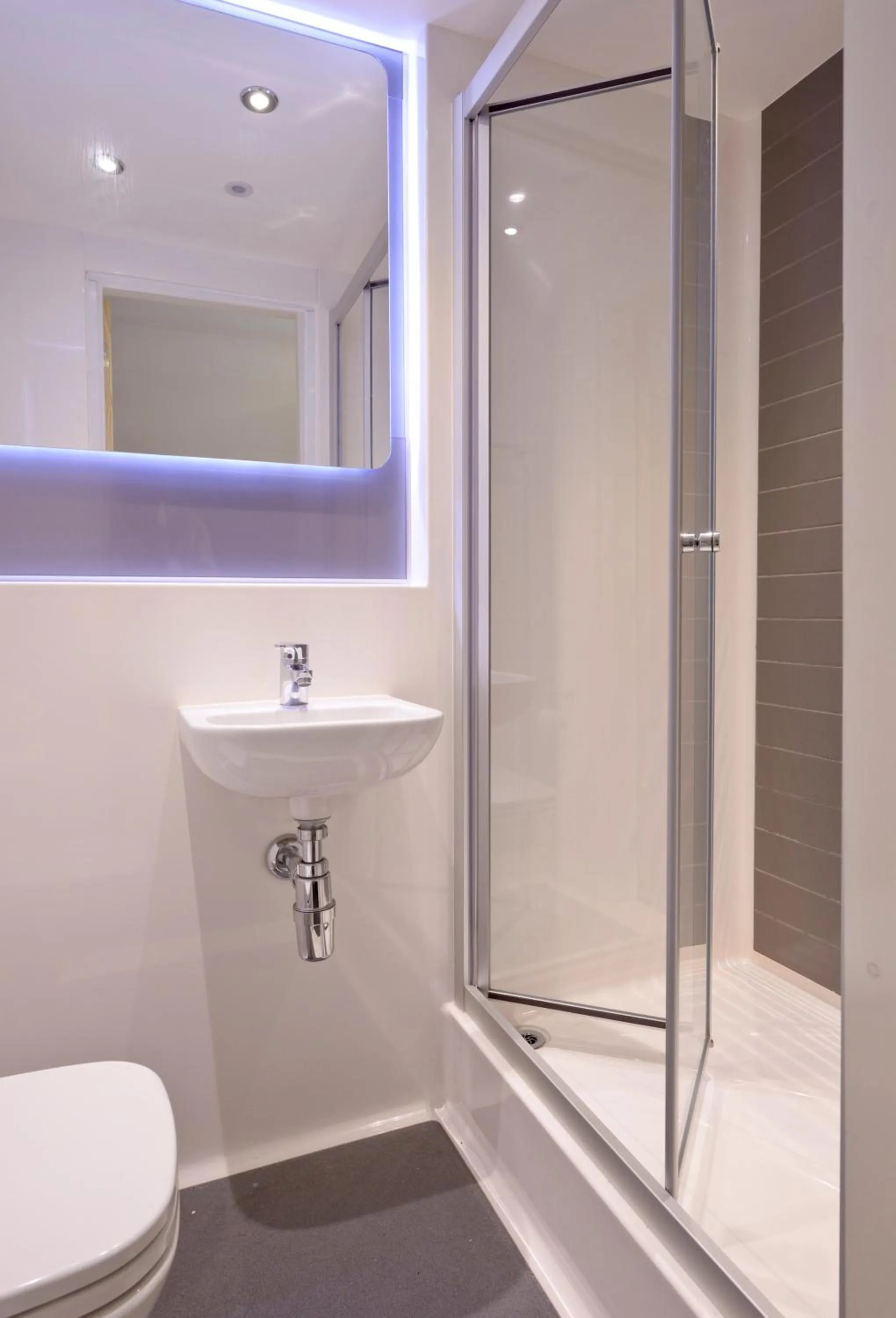 Bathroom in Destiny Student - Holyrood (Brae House)