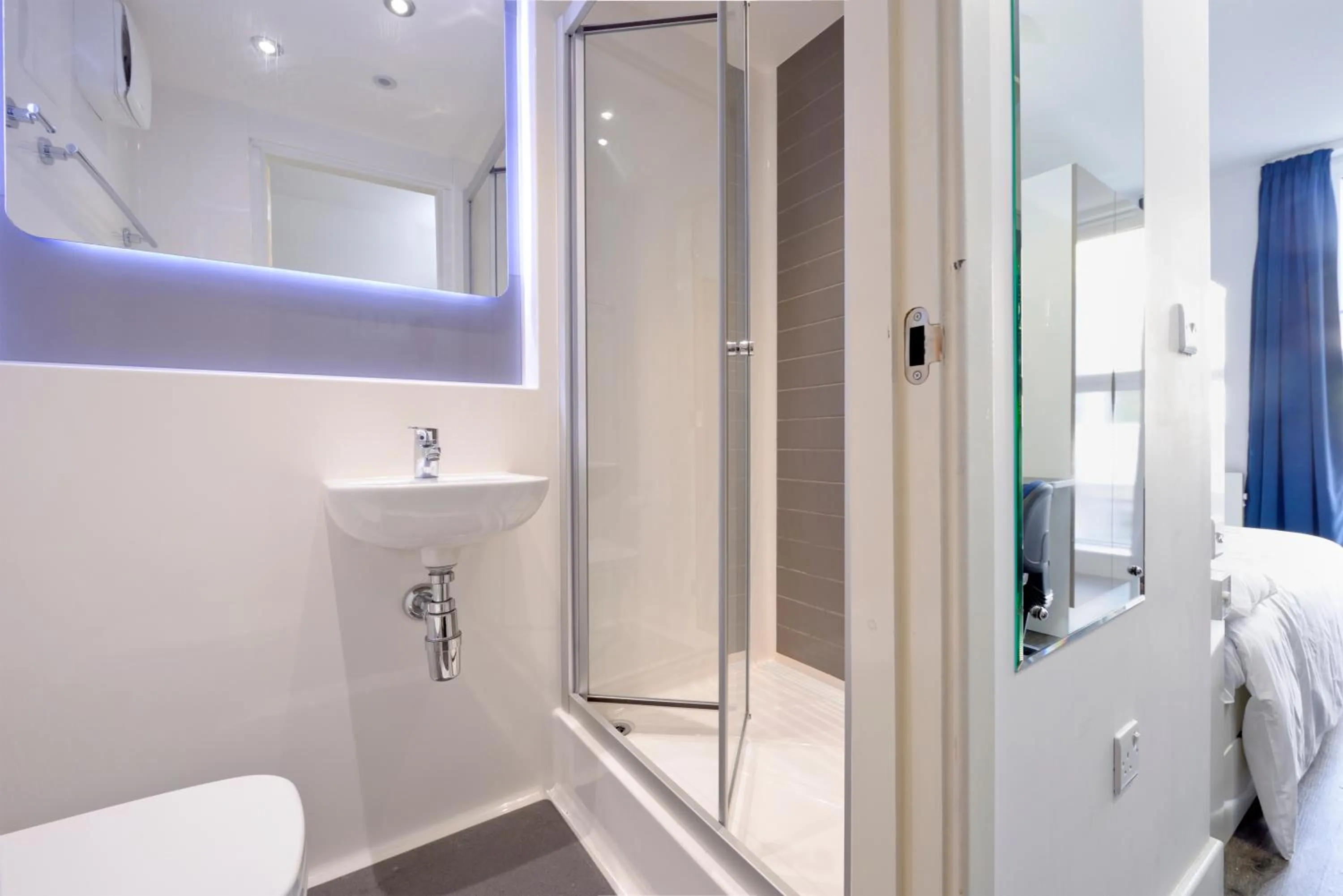 Bathroom in Destiny Student - Holyrood (Brae House)