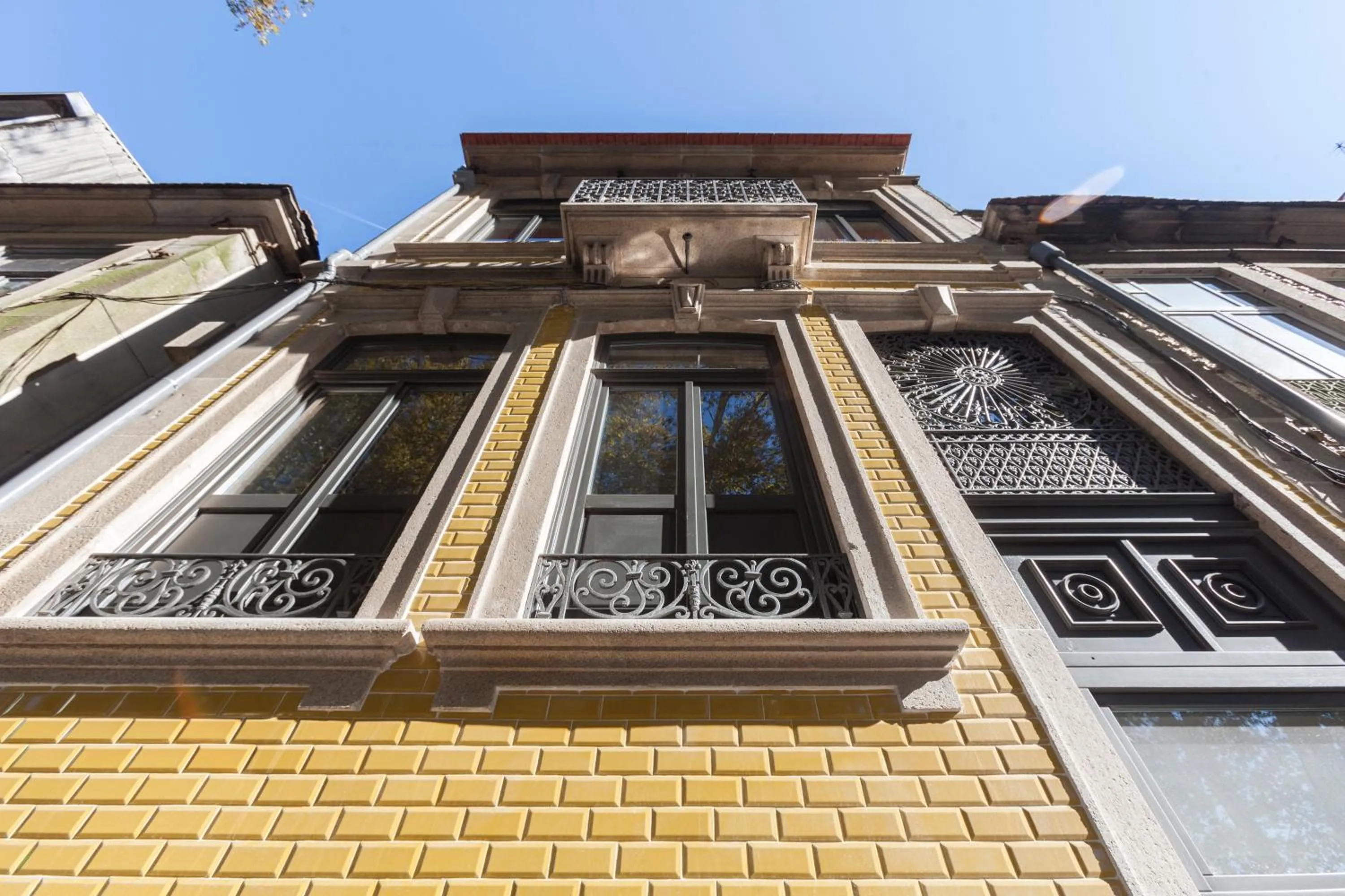 Facade/entrance in BO - Marquês Apartments