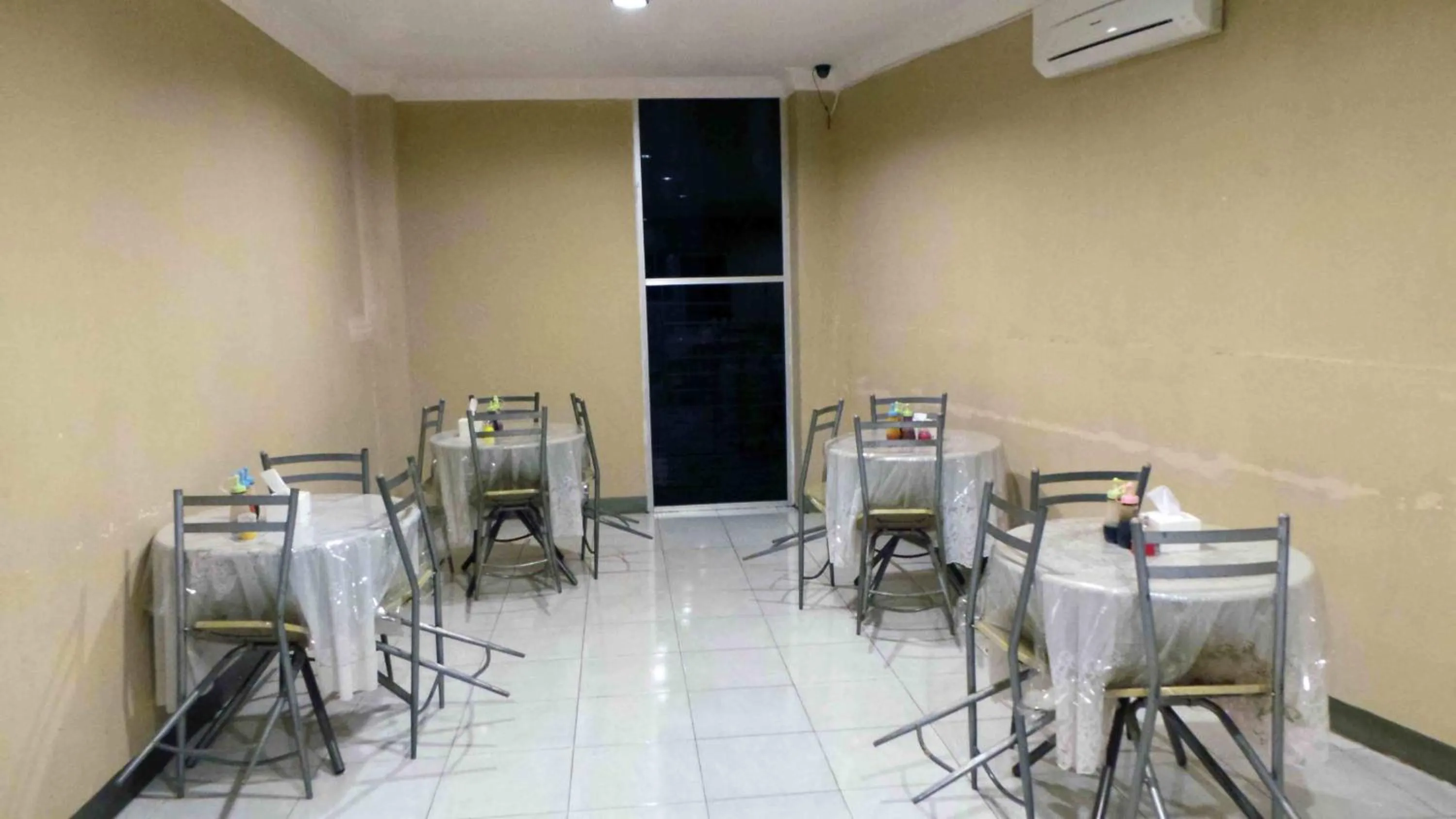 Restaurant/places to eat in Karaton Luwuk