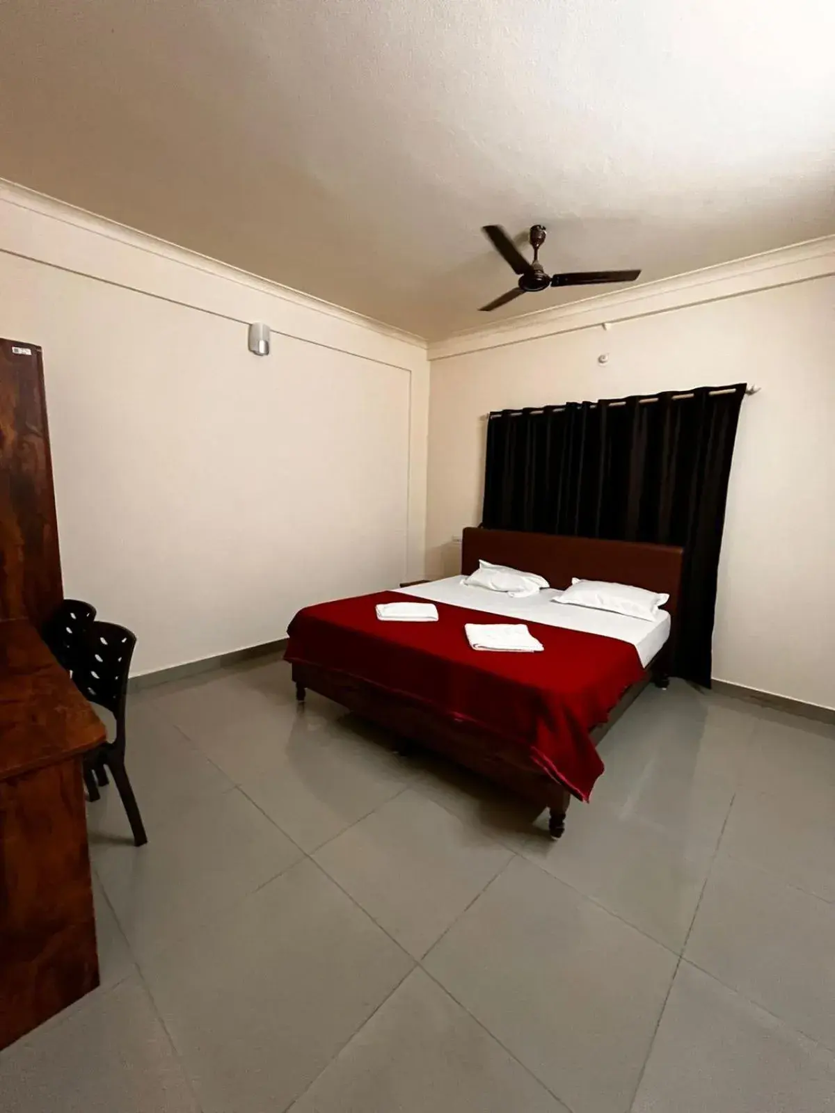 Economy Double Room in Hotel Sai Sagar Economy Double Room in Hotel Sai Sagar