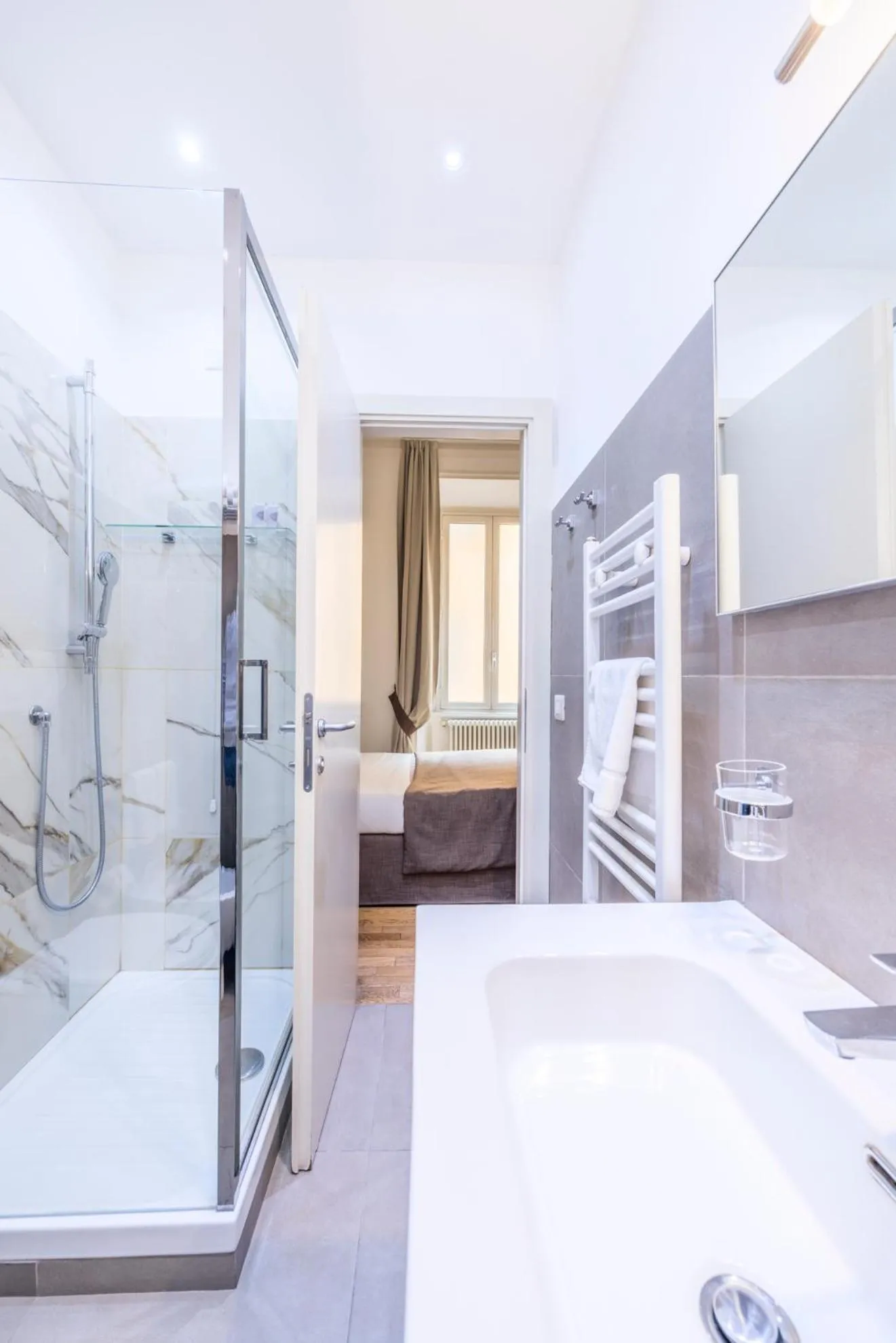 Shower, Bed in Rome Armony Suites