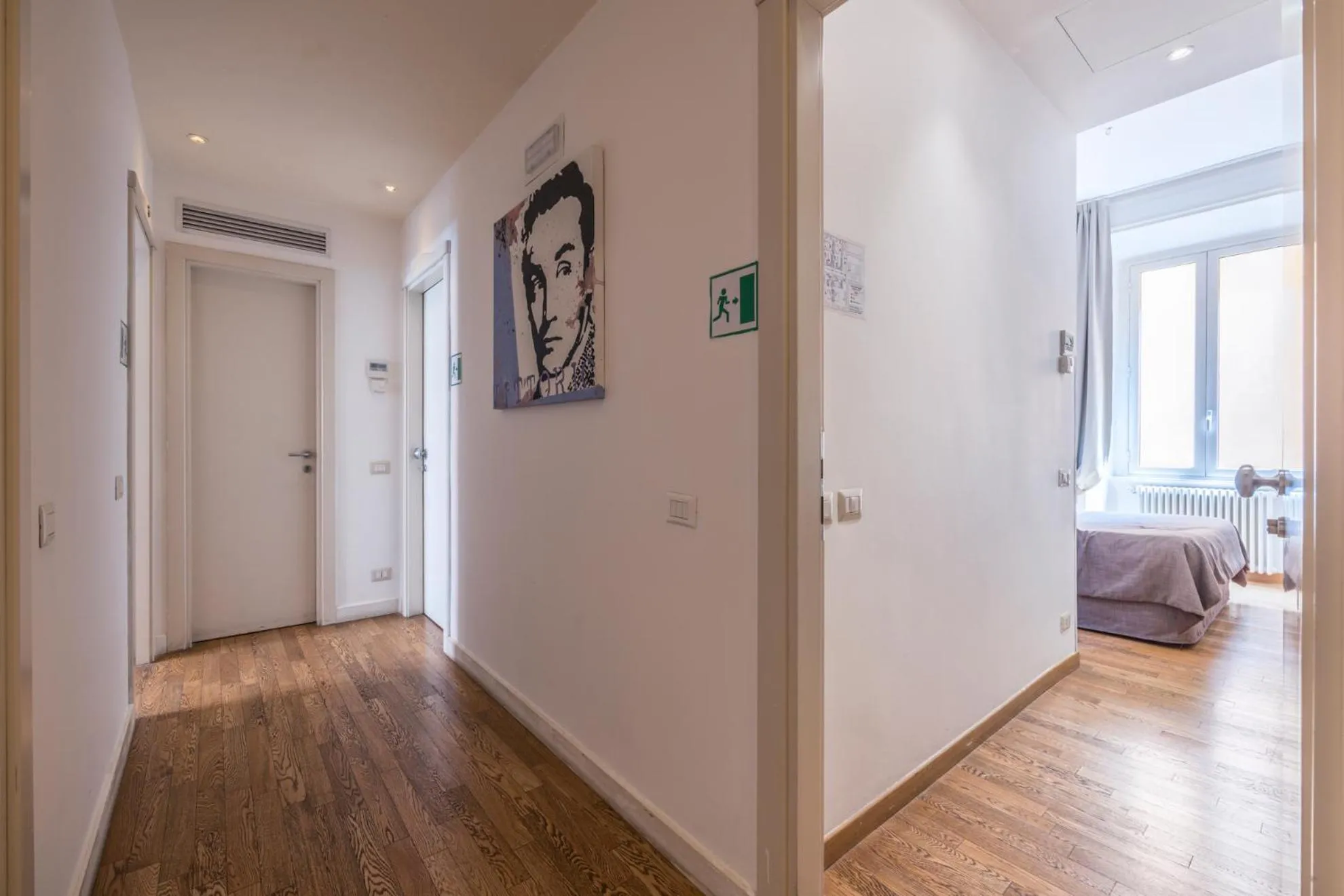 Facade/entrance, Bed in Rome Armony Suites