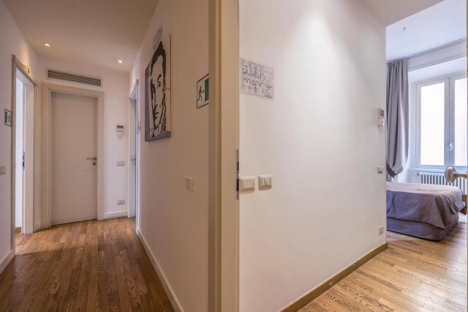 Facade/entrance, Bed in Rome Armony Suites