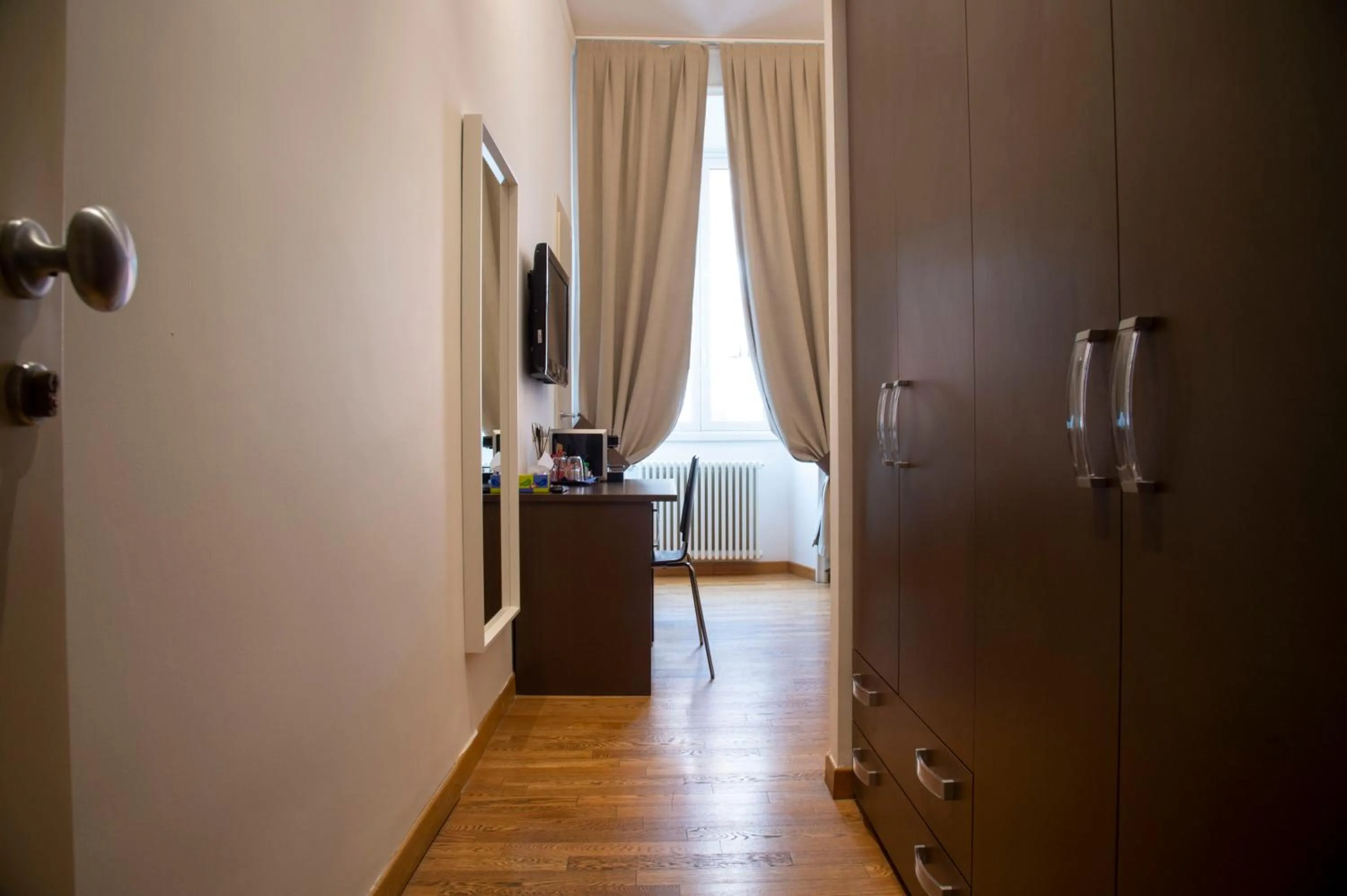 Coffee/tea facilities, Bed in Rome Armony Suites