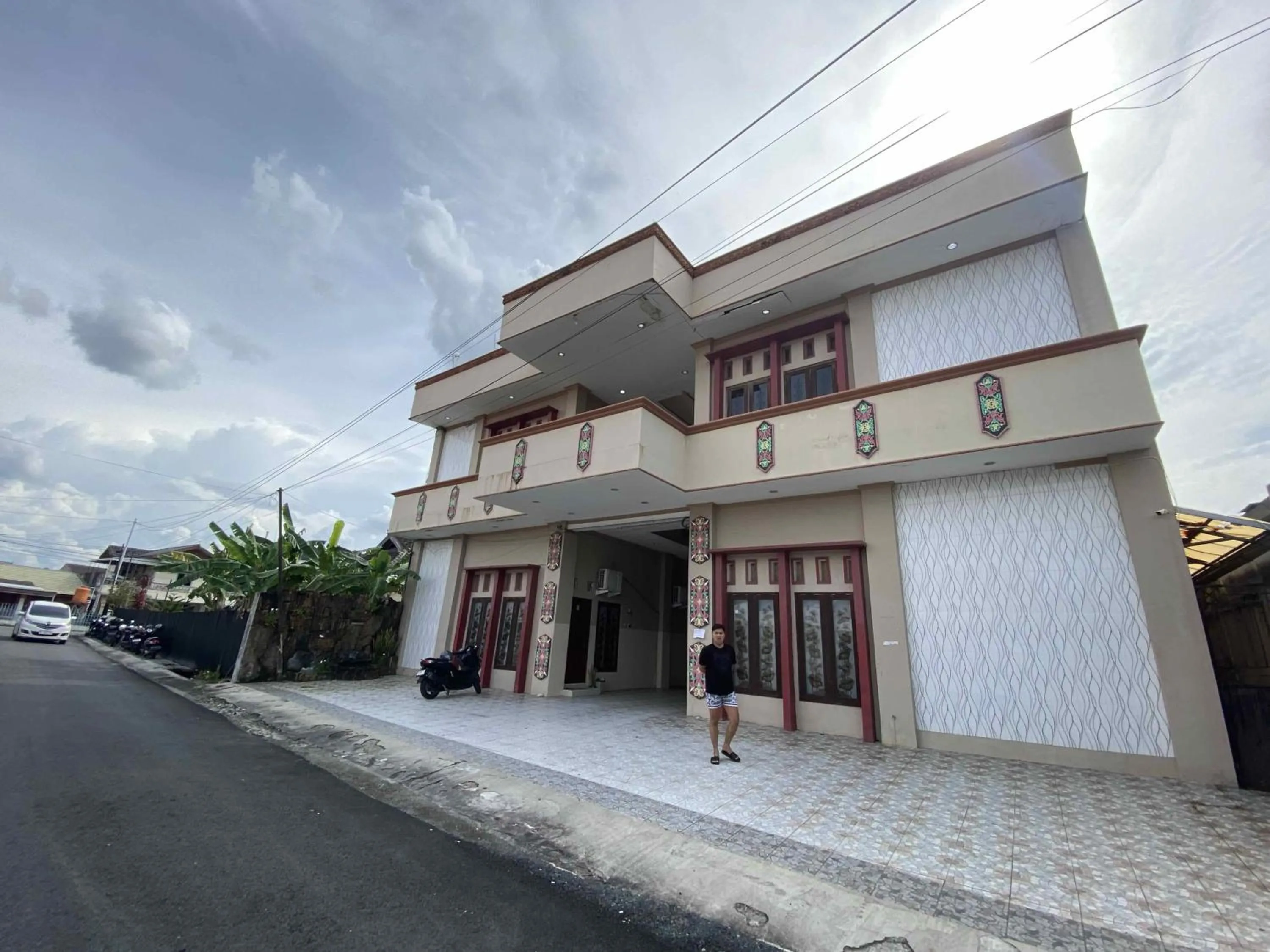 Facade/entrance in Hotel O near Universitas Palangka Raya formerly Wisma Aries