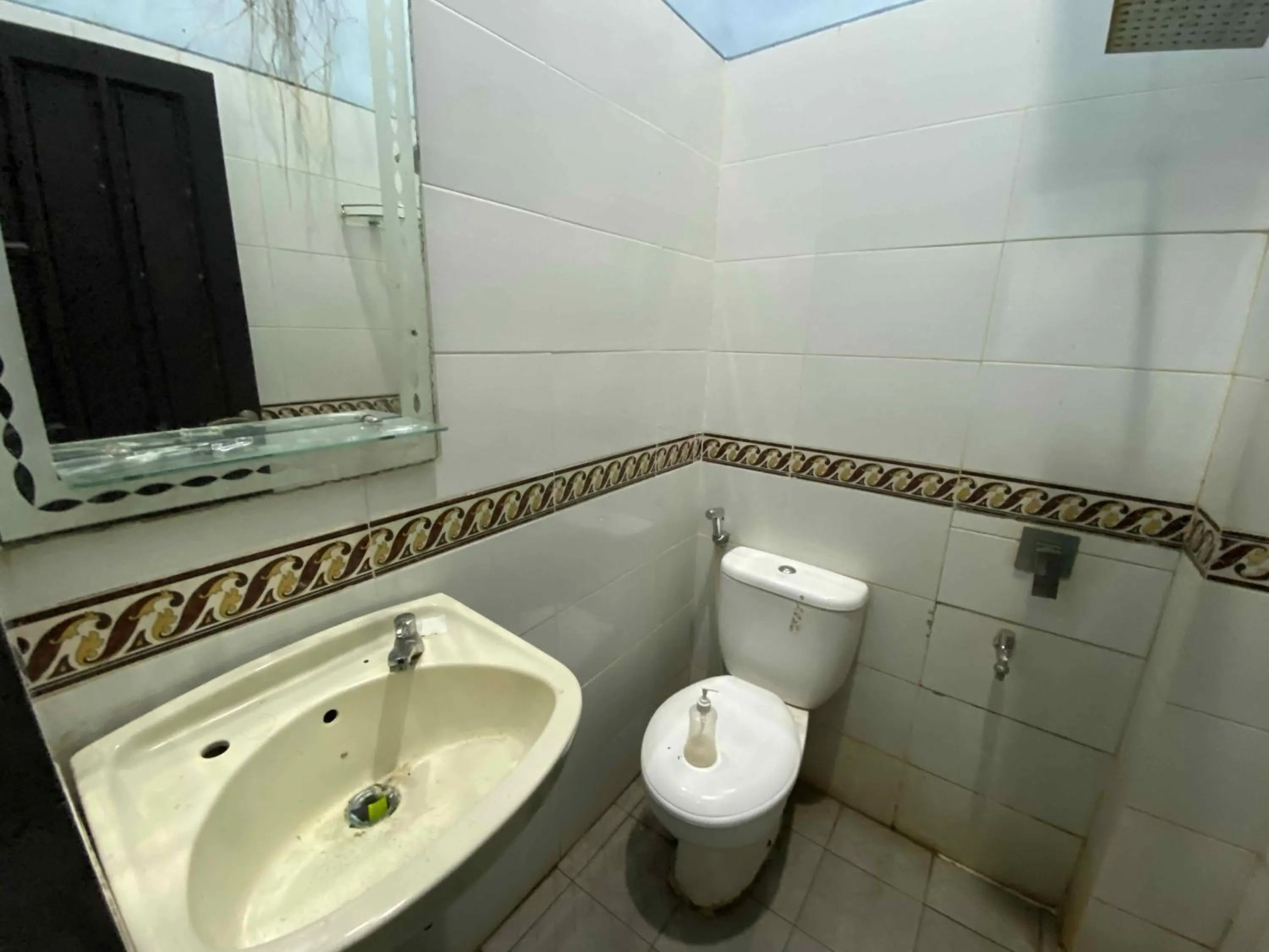 Bathroom in Hotel O near Universitas Palangka Raya formerly Wisma Aries