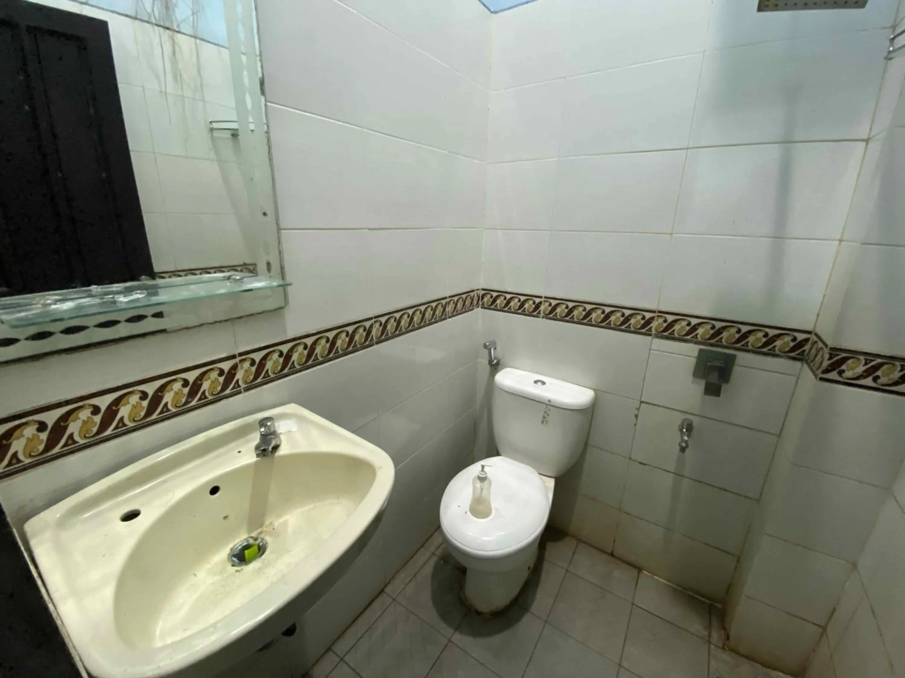 Bathroom in Hotel O near Universitas Palangka Raya formerly Wisma Aries