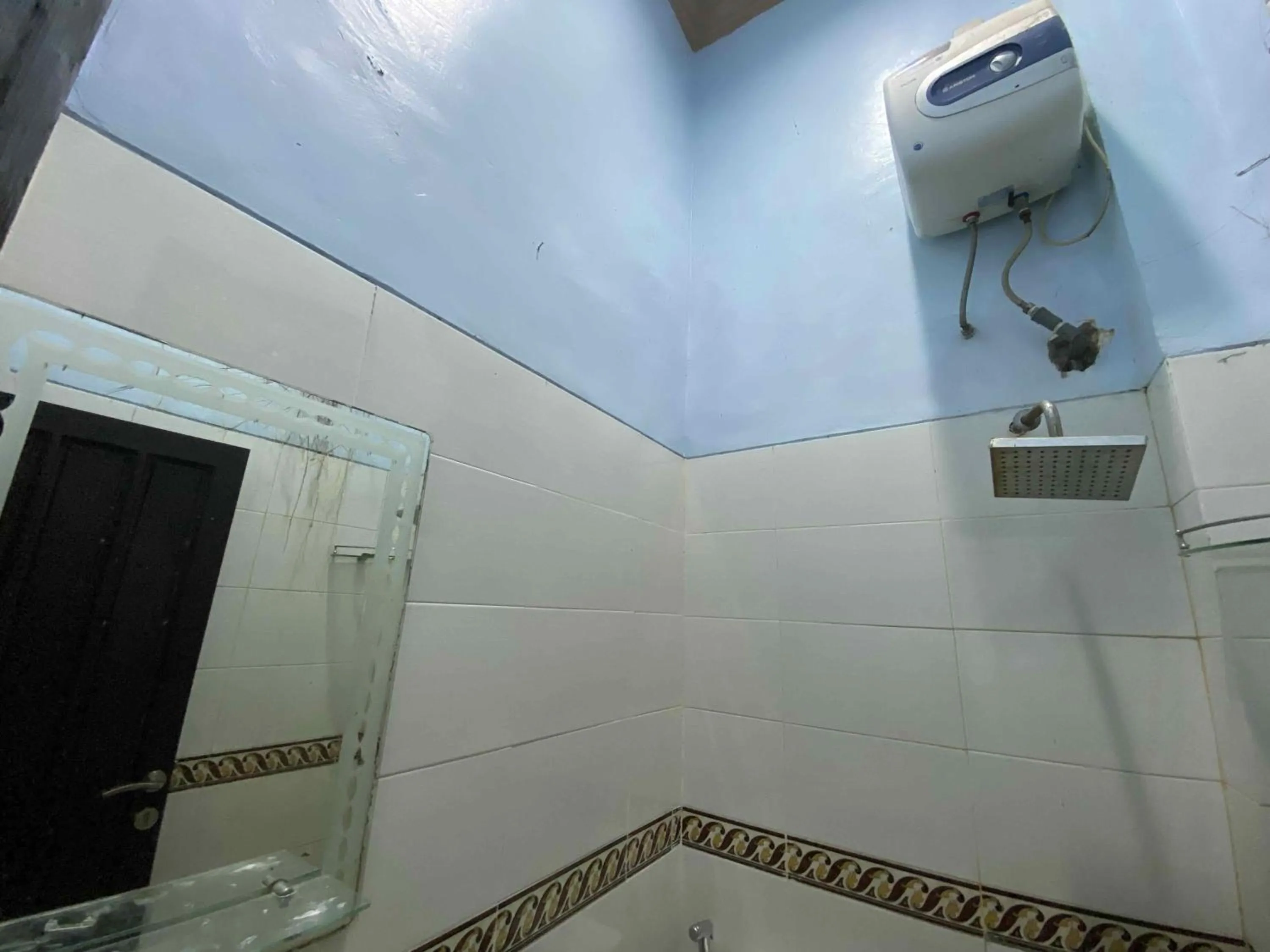 Bathroom in Hotel O near Universitas Palangka Raya formerly Wisma Aries