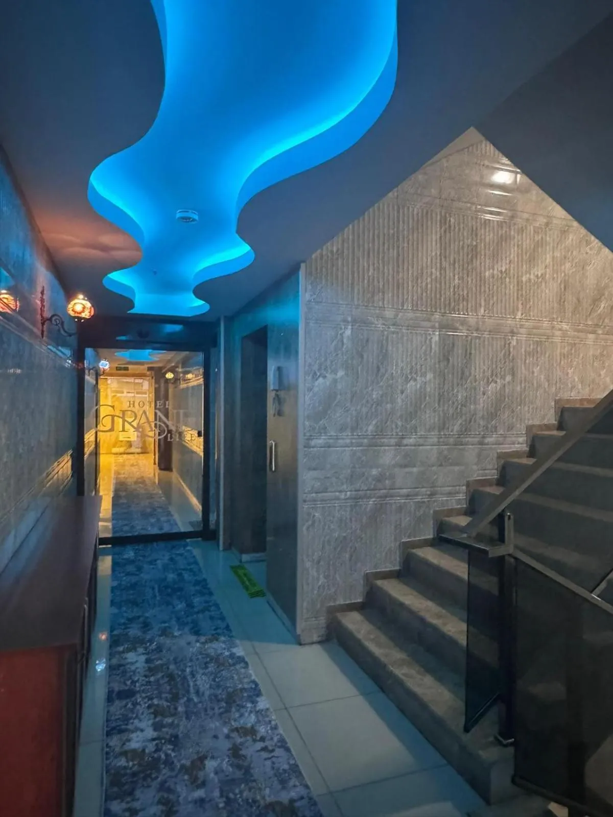 grand life hotel