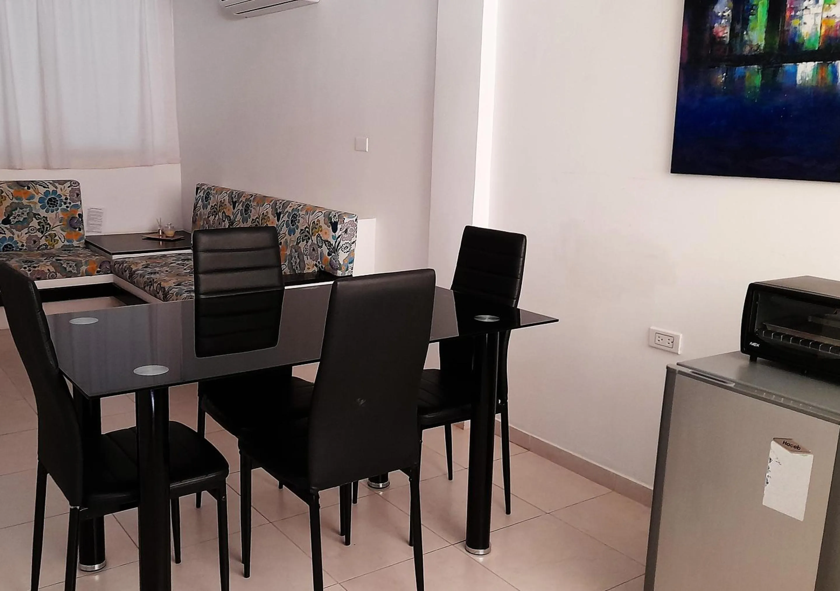 Las Piloneras Apartahotel