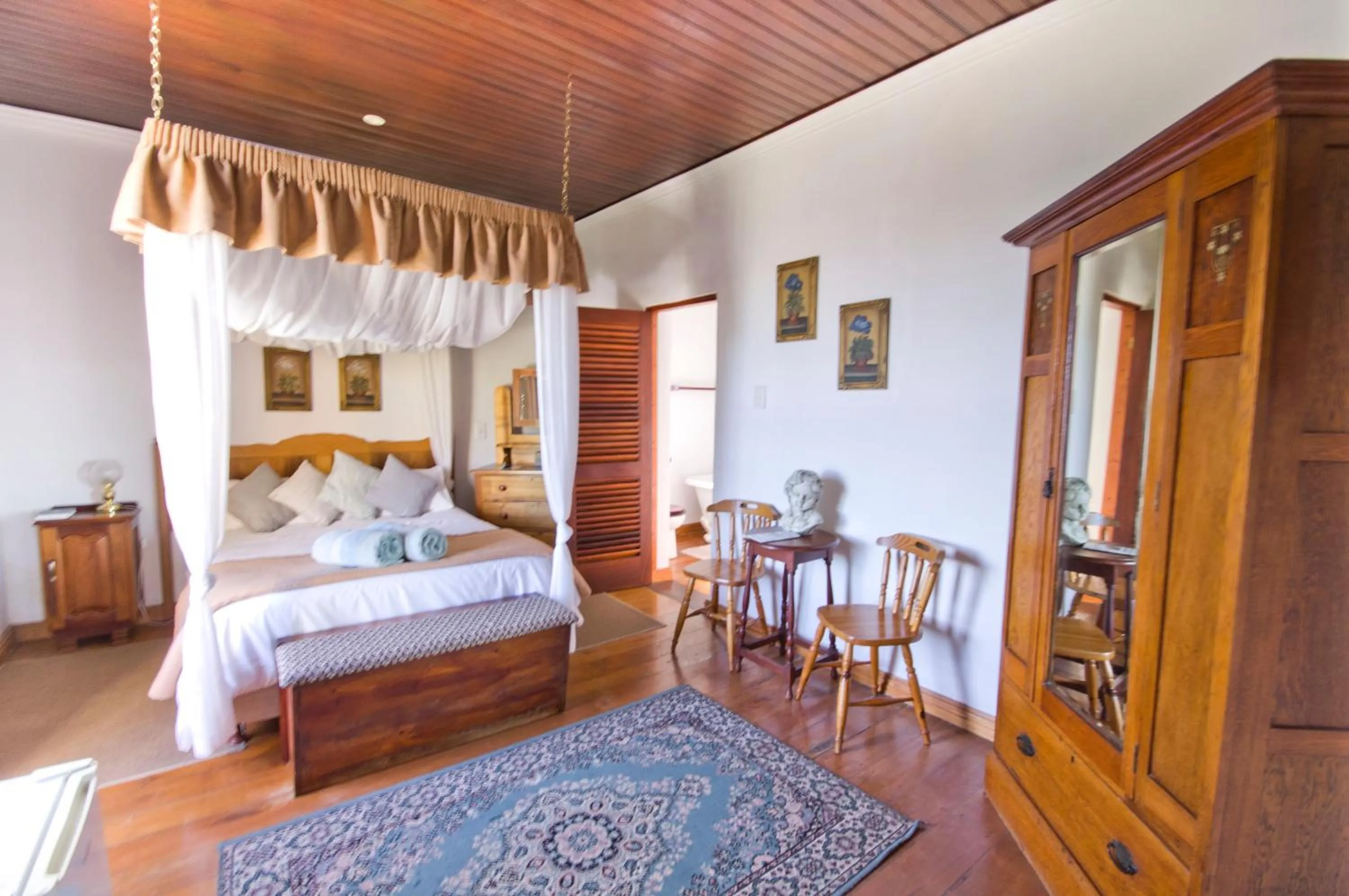 Bed in Knysna Manor House