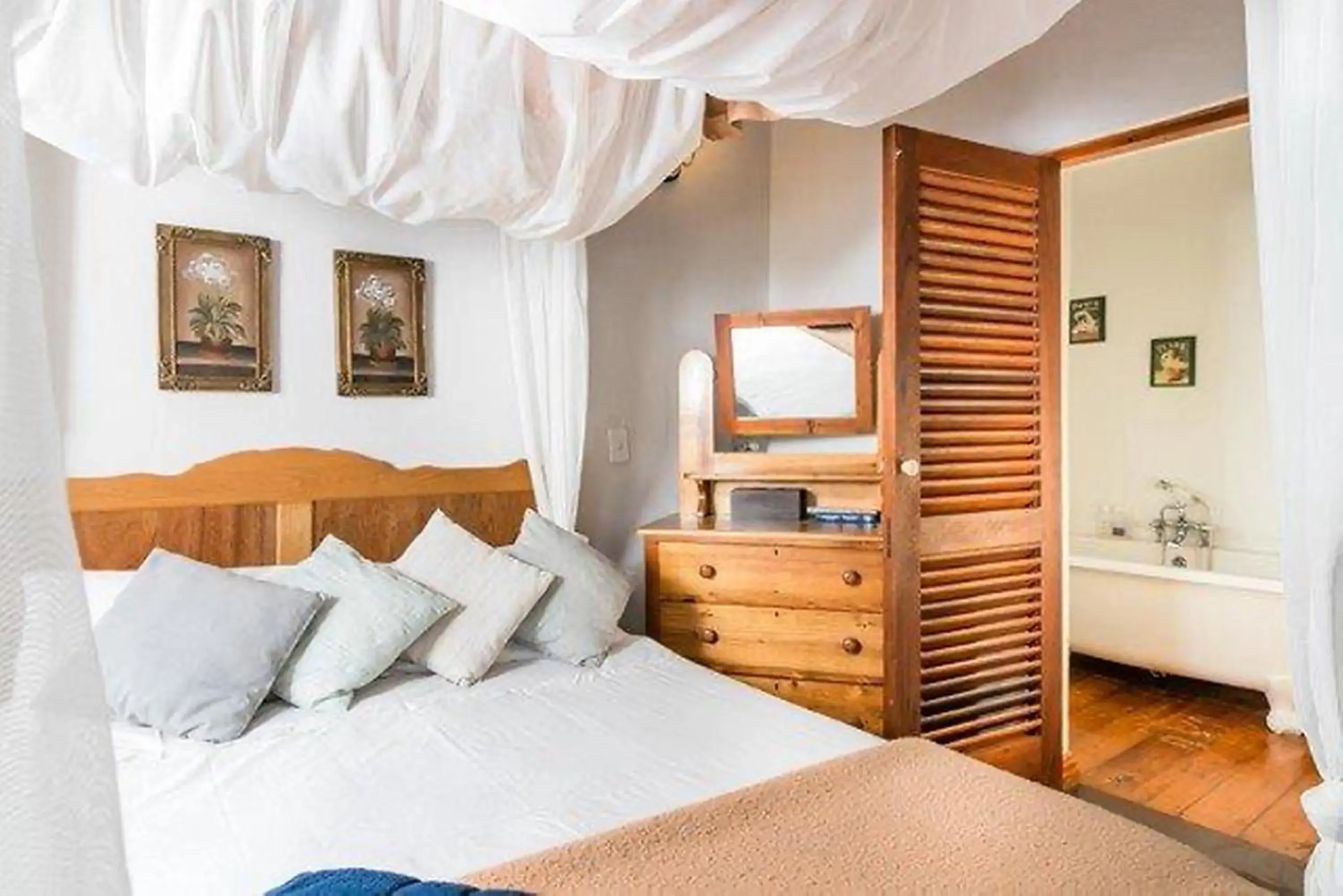 Bed in Knysna Manor House Bed in Knysna Manor House