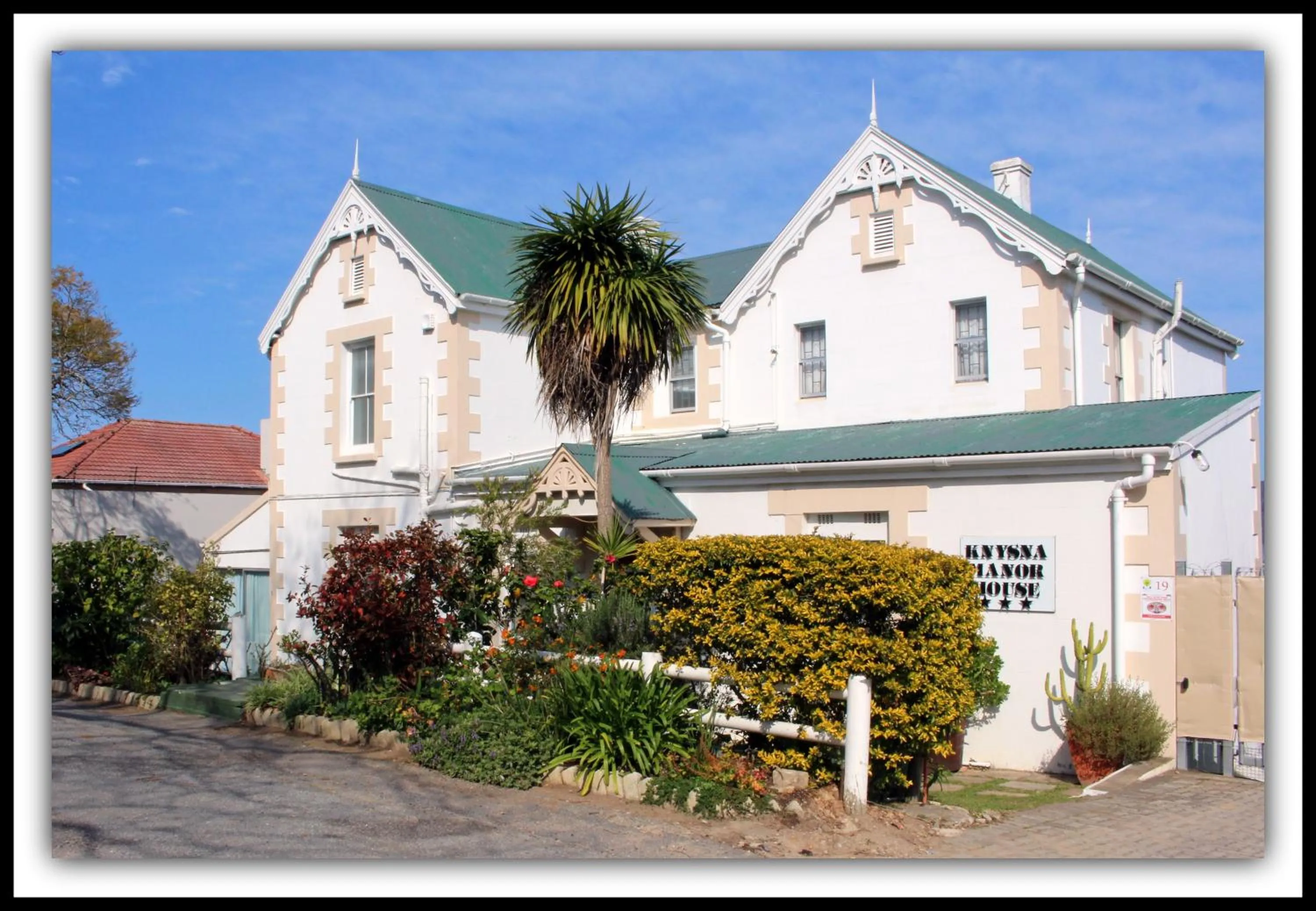 Facade/entrance in Knysna Manor House