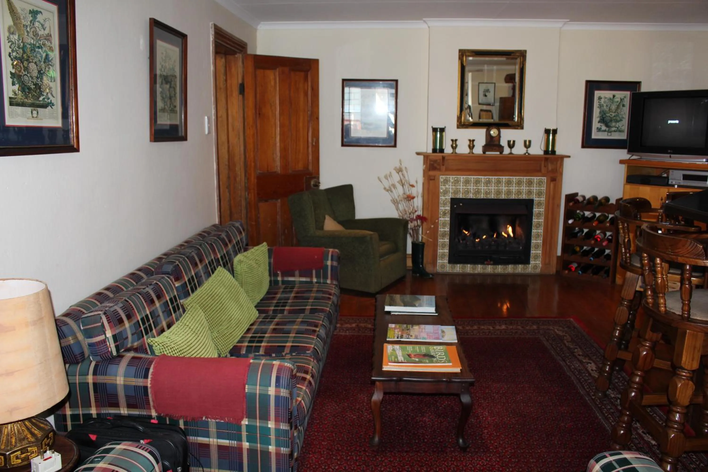 Communal lounge/ TV room in Knysna Manor House