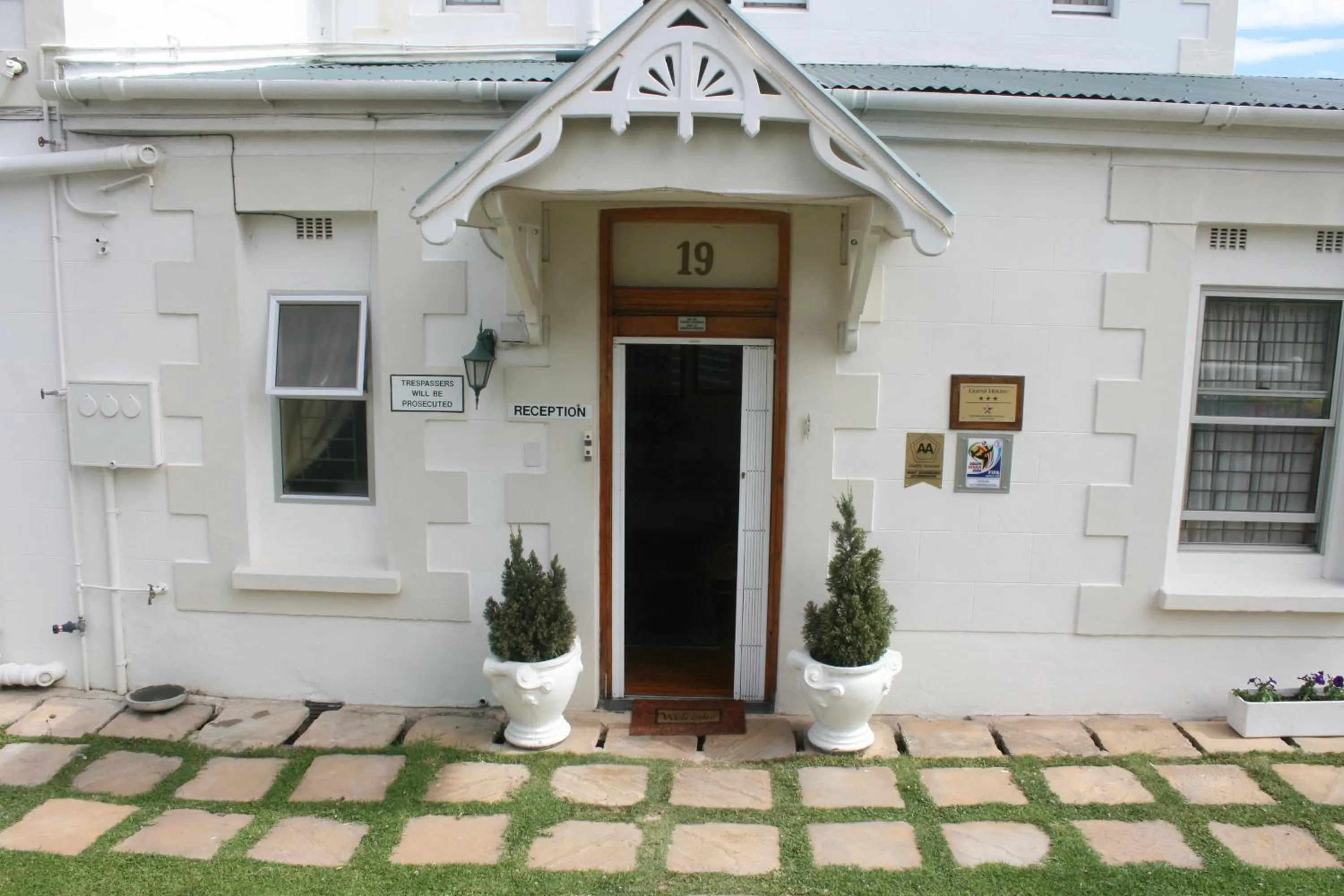 Facade/entrance in Knysna Manor House