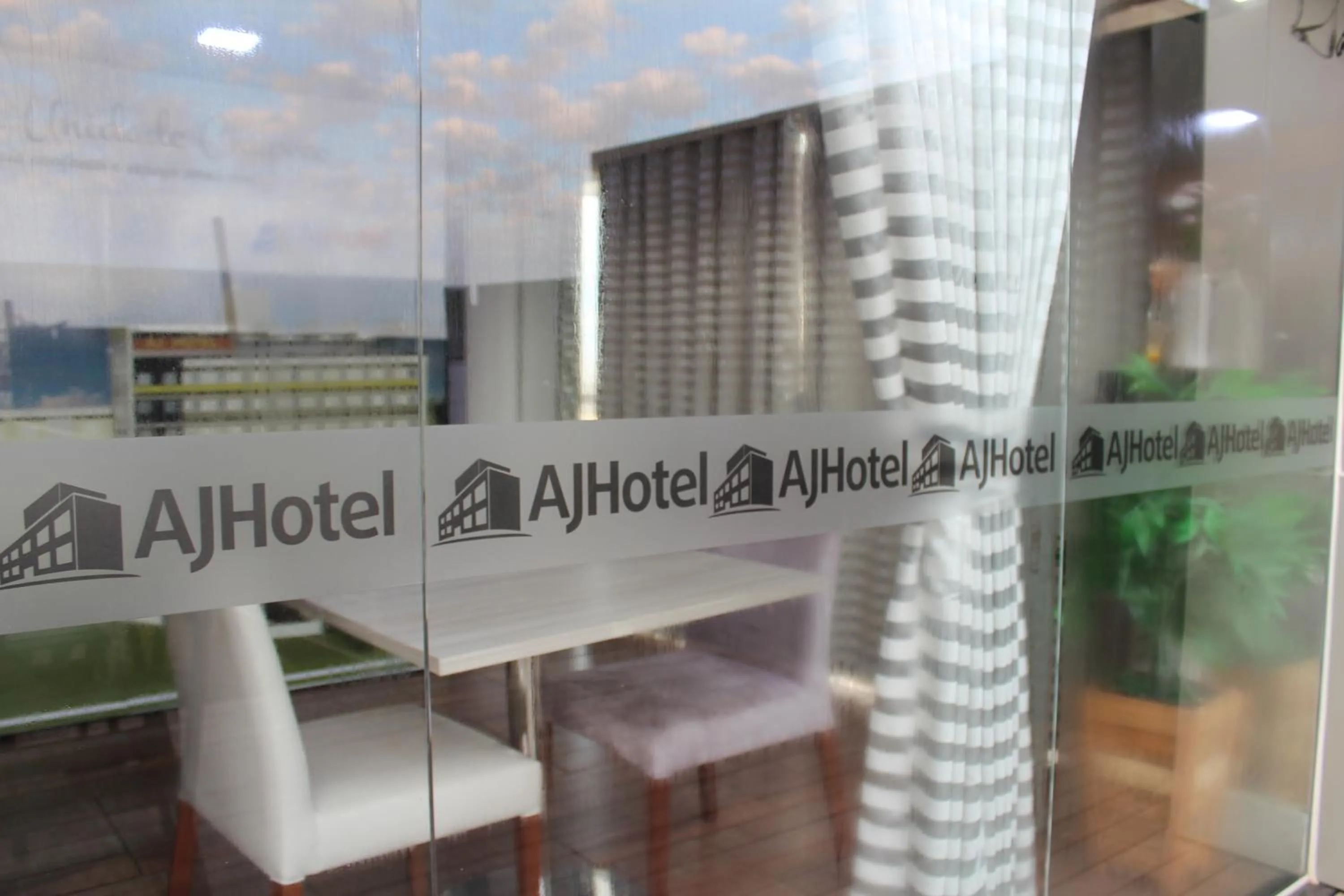 Breakfast in AJ Hotel Chapecó - Fácil Acesso Pátio Shopping e Rótula da Bandeira