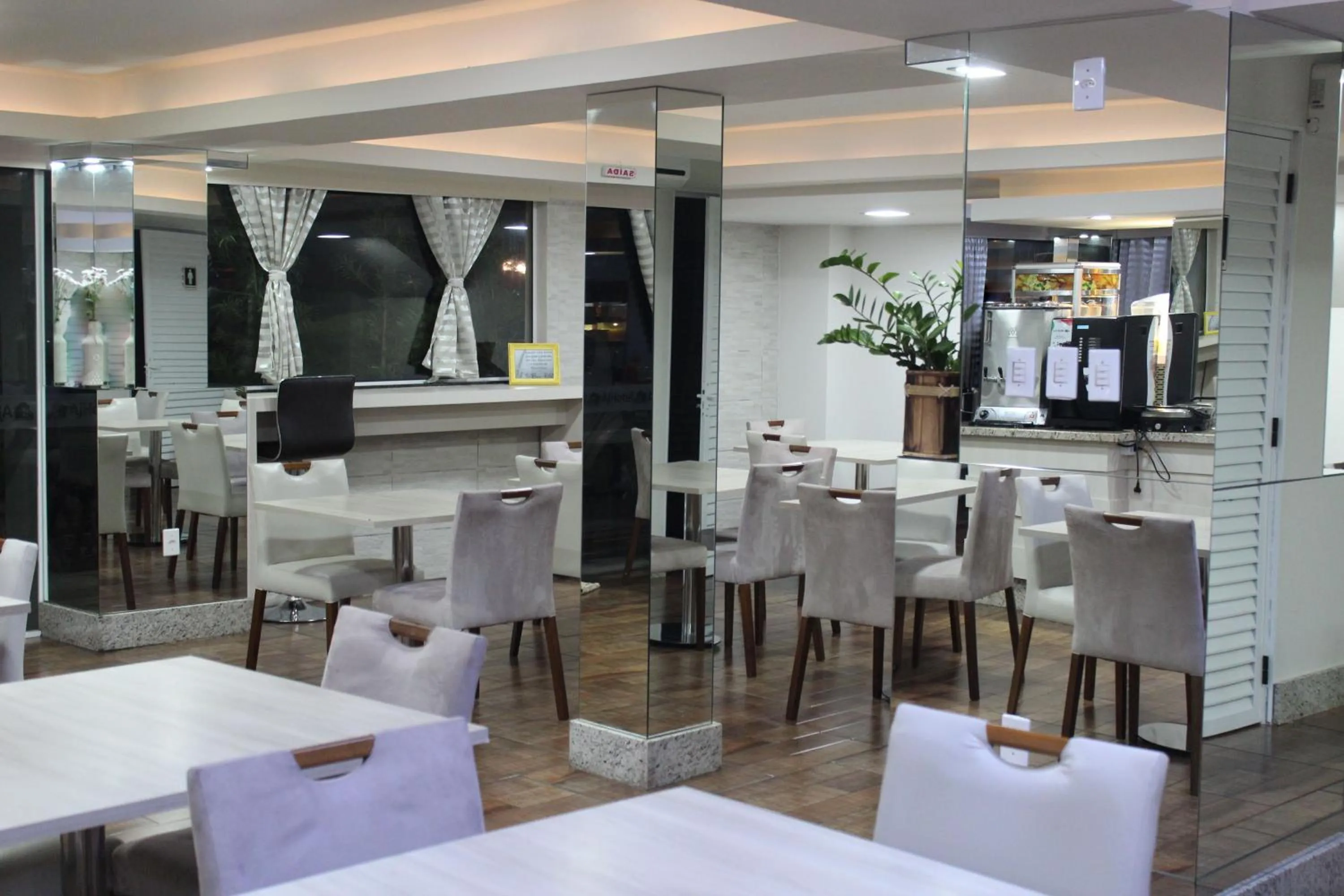 Restaurant/places to eat in AJ Hotel Chapecó - Fácil Acesso Pátio Shopping e Rótula da Bandeira