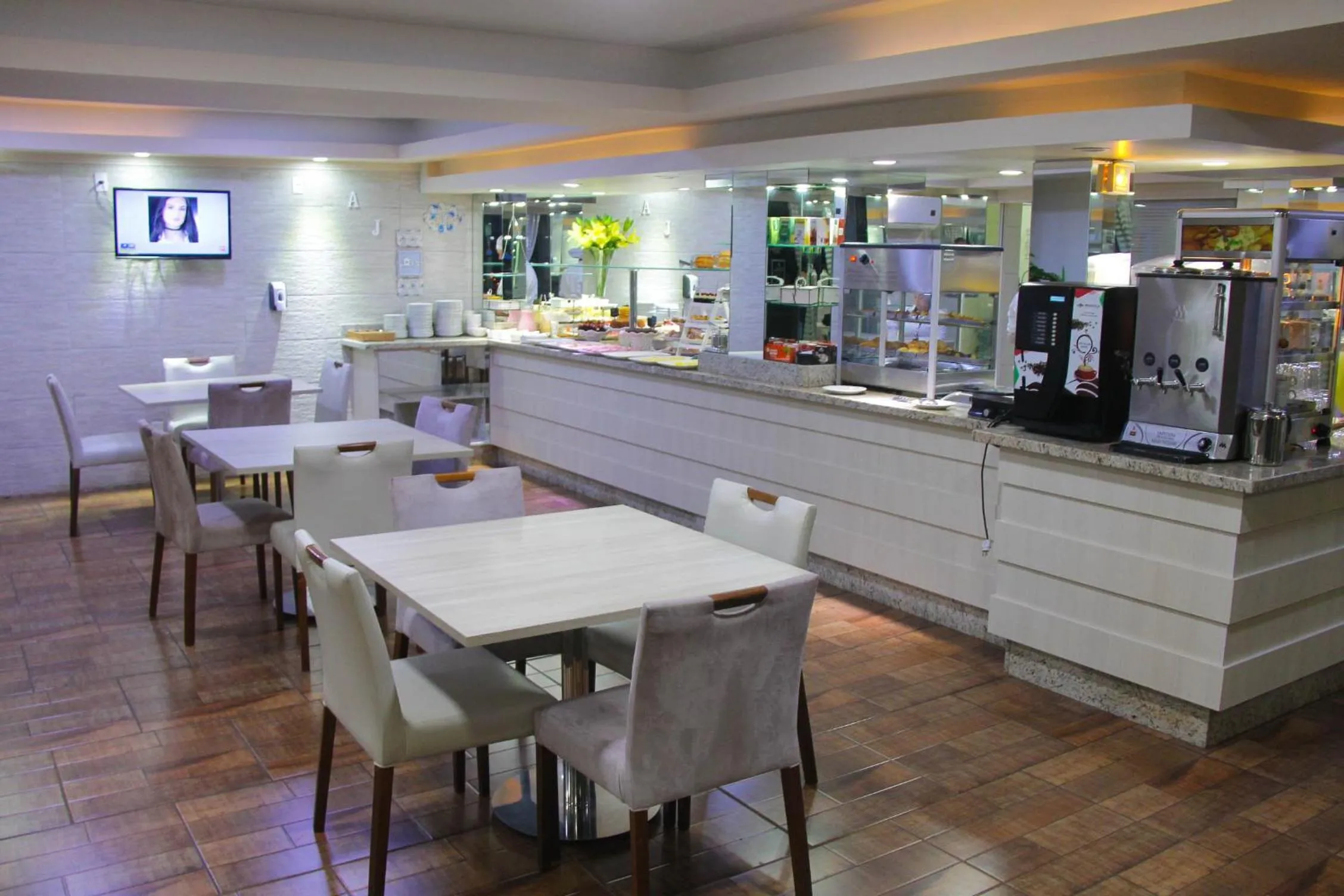 Restaurant/places to eat in AJ Hotel Chapecó - Fácil Acesso Pátio Shopping e Rótula da Bandeira