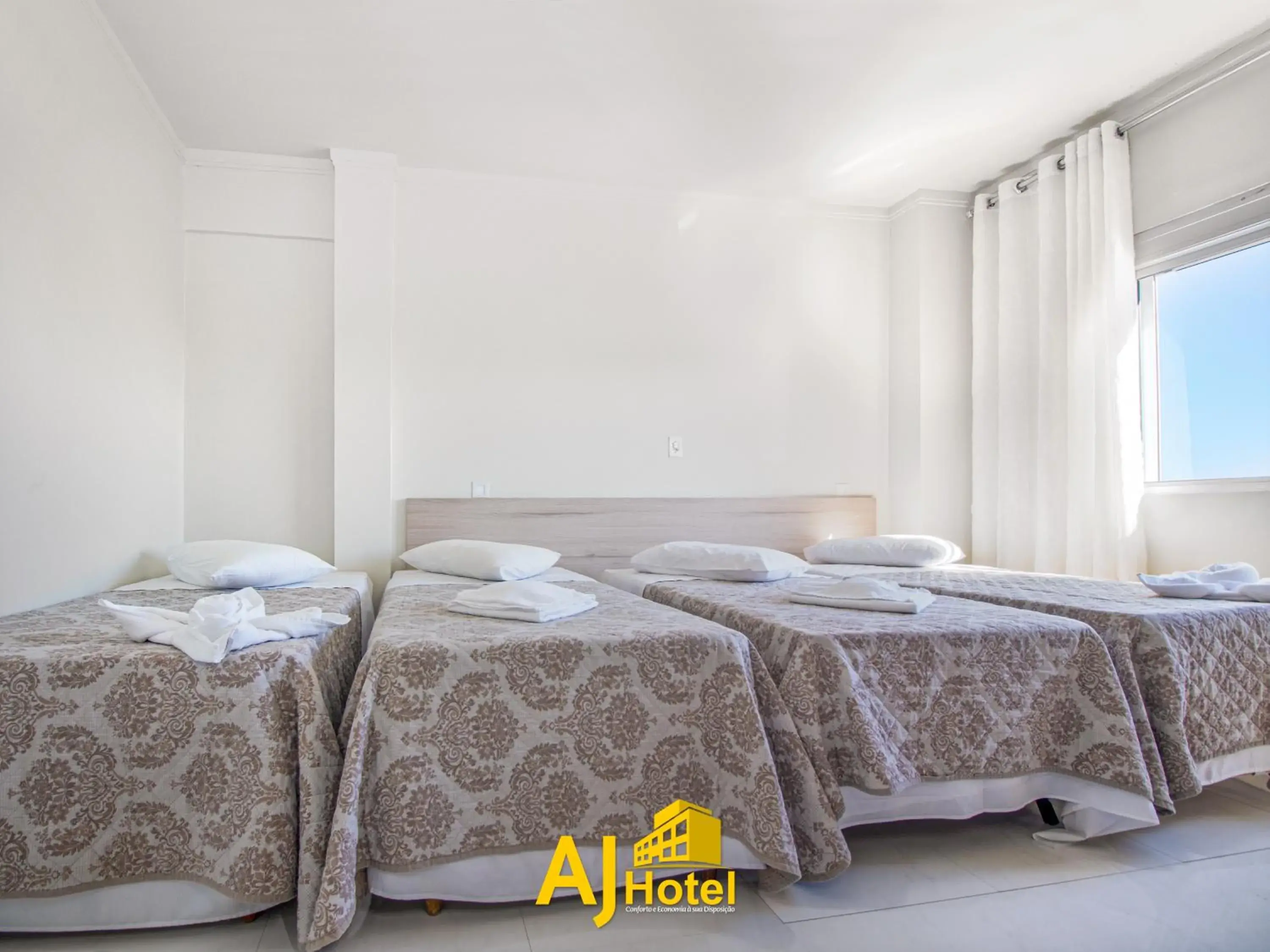 Superior Quadruple Room in AJ Hotel Chapecó - Fácil Acesso Pátio Shopping e Rótula da Bandeira Superior Quadruple Room in AJ Hotel Chapecó - Fácil Acesso Pátio Shopping e Rótula da Bandeira