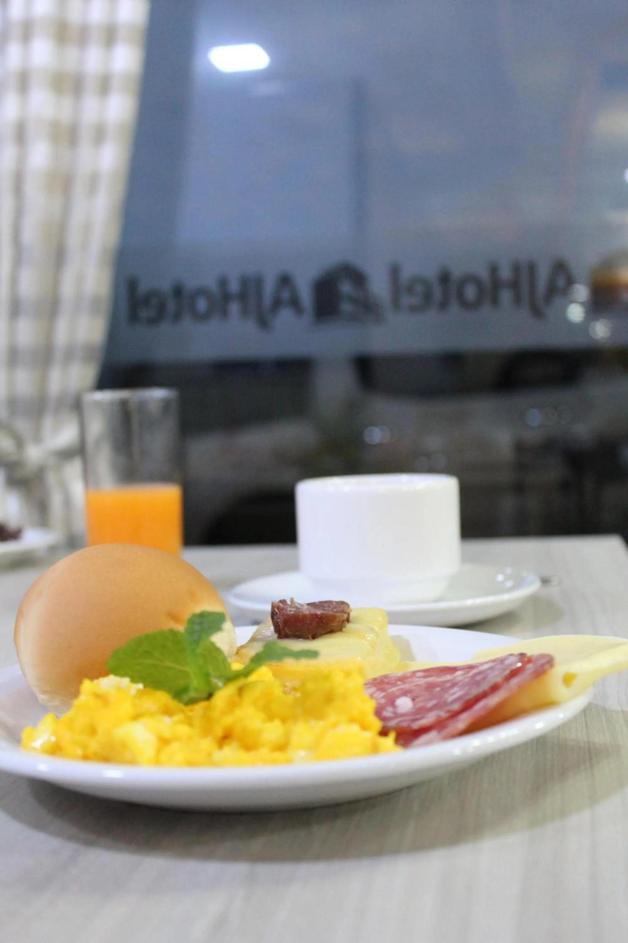 Breakfast in AJ Hotel Chapecó - Fácil Acesso Pátio Shopping e Rótula da Bandeira