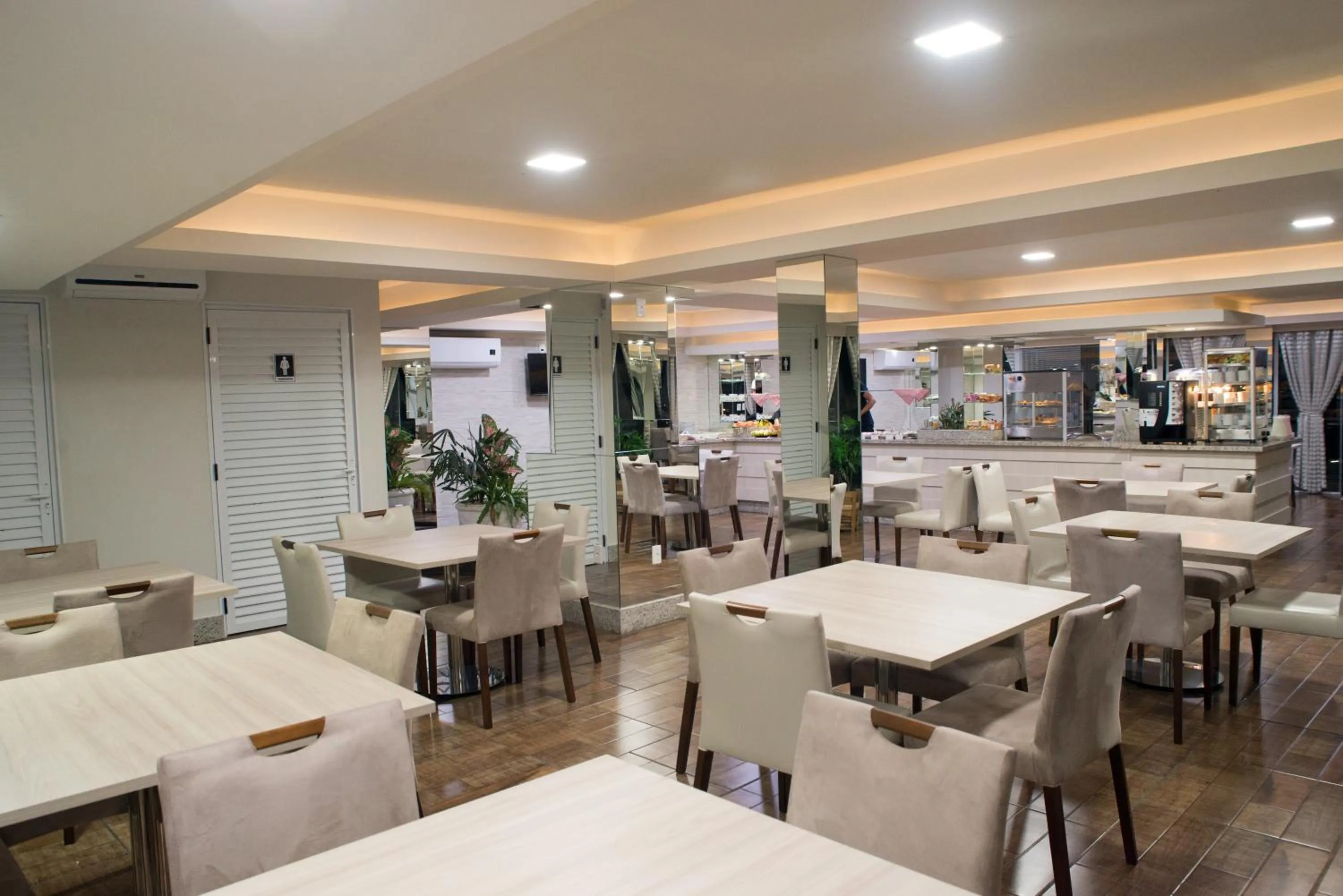 Restaurant/places to eat in AJ Hotel Chapecó - Fácil Acesso Pátio Shopping e Rótula da Bandeira