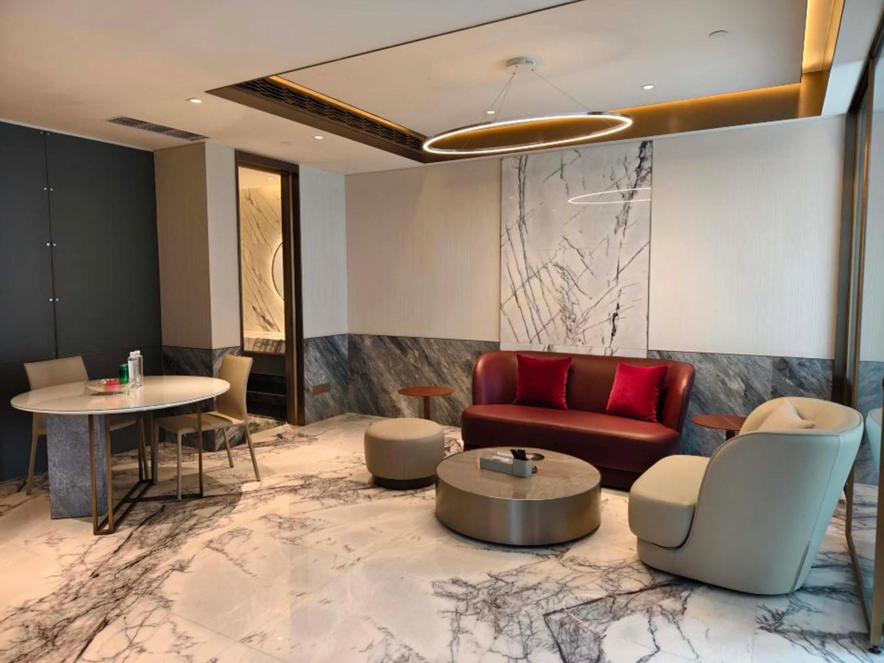 Yashan Tianlai S High-Rise Hotel (Chengdu chunxi road Tianfu Square)