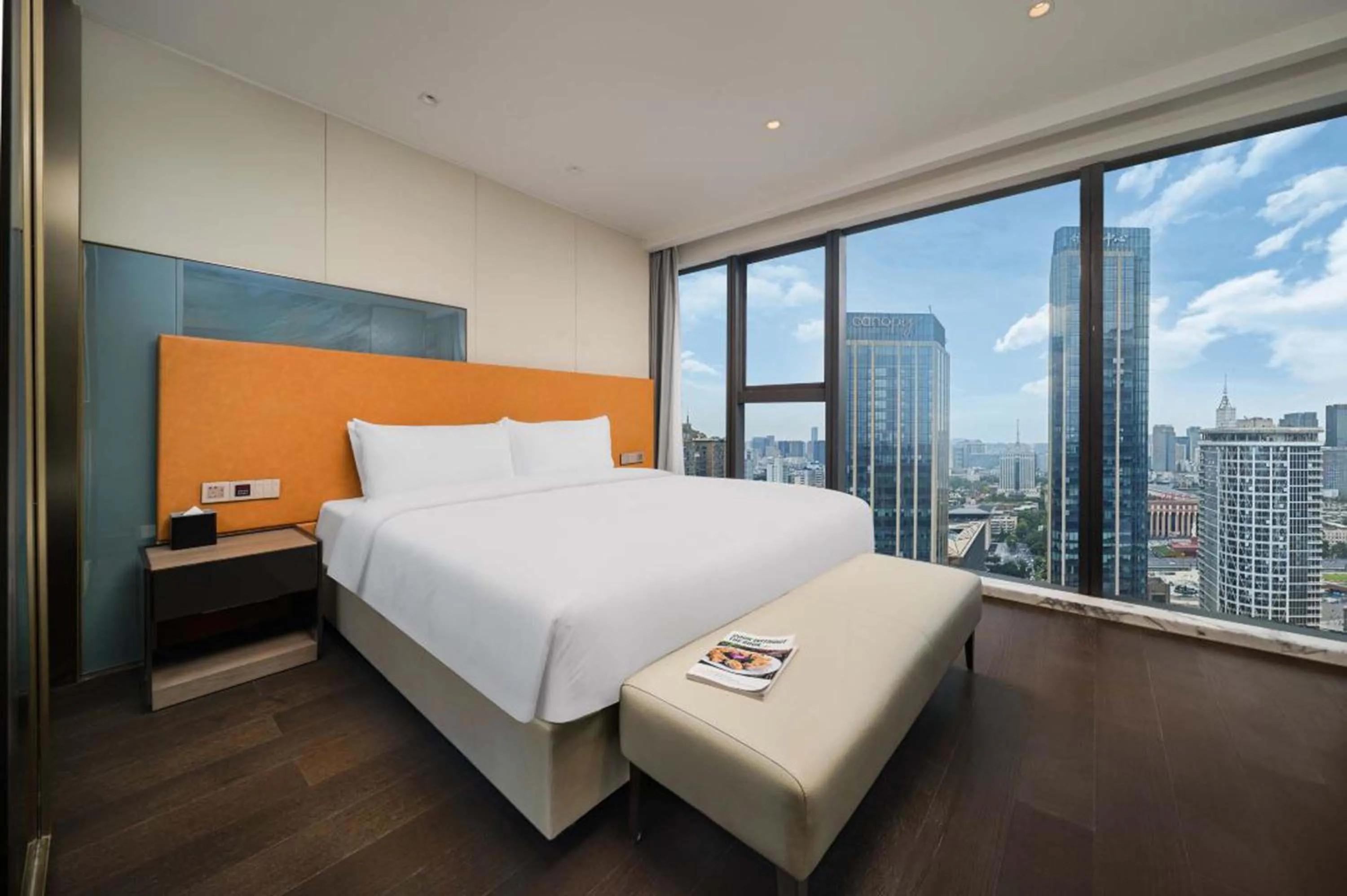 Two-Bedroom Studio Apartment in Yashan Tianlai S High-Rise Hotel (Chengdu chunxi road Tianfu Square)