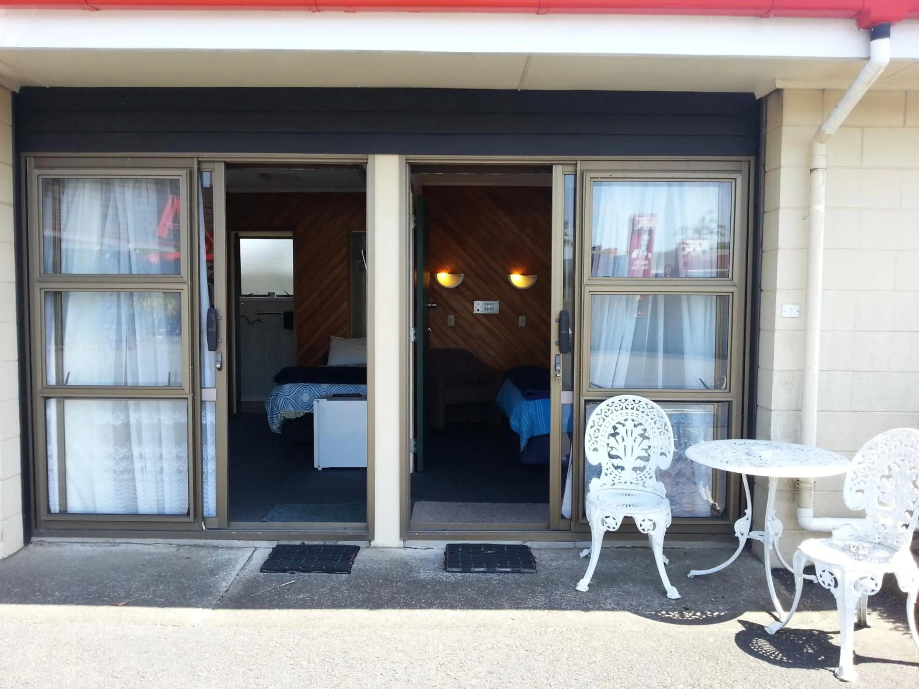 Facade/entrance in Orana Motor Inn & Restaurant
