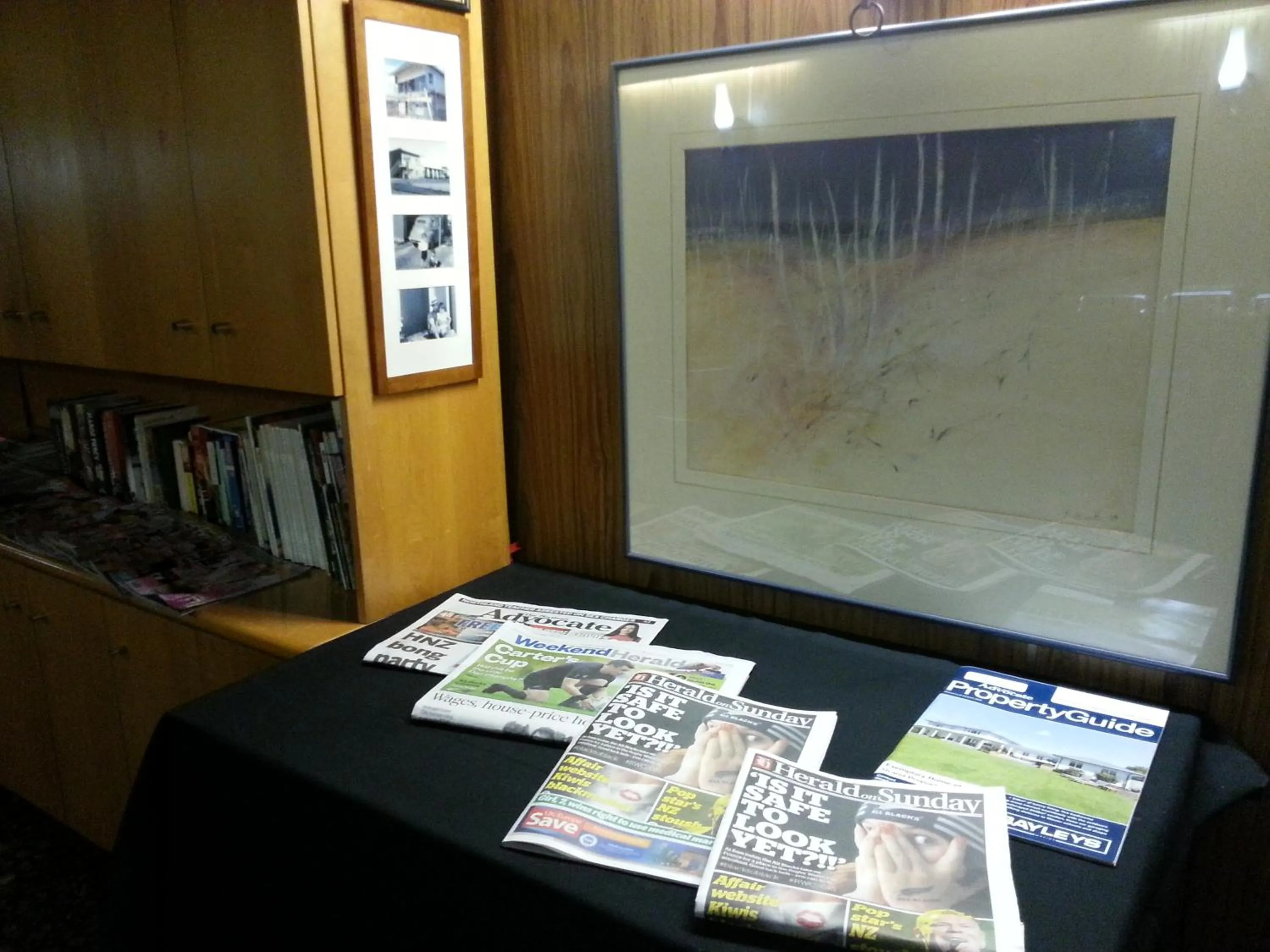 Library in Orana Motor Inn & Restaurant