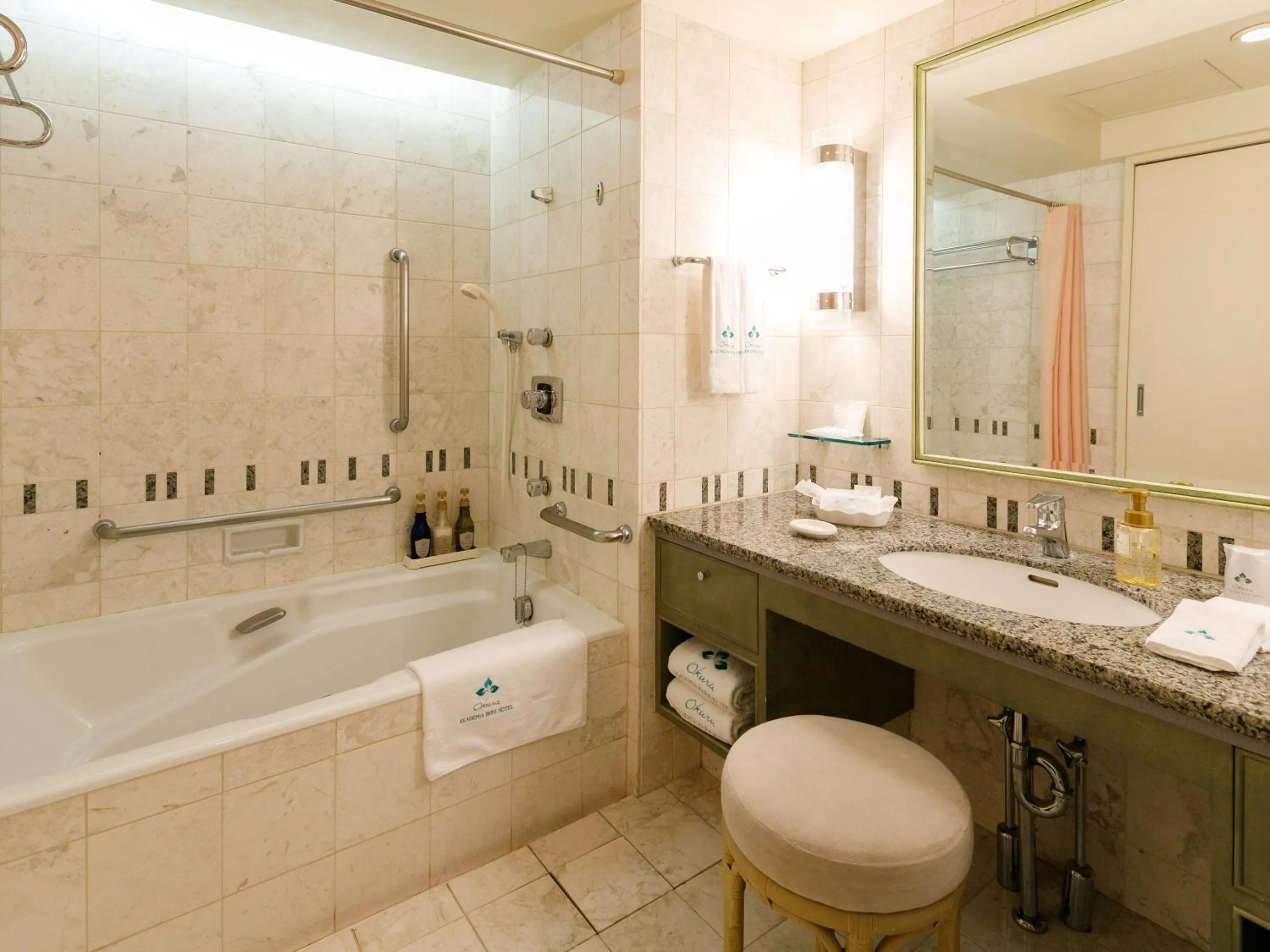 Bathroom in Okura Akademia Park Hotel