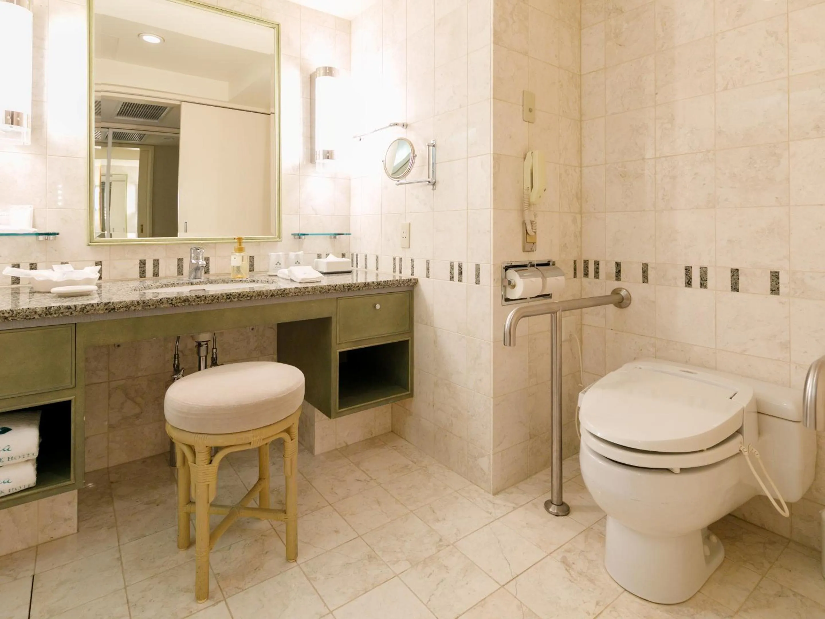 Bathroom in Okura Akademia Park Hotel