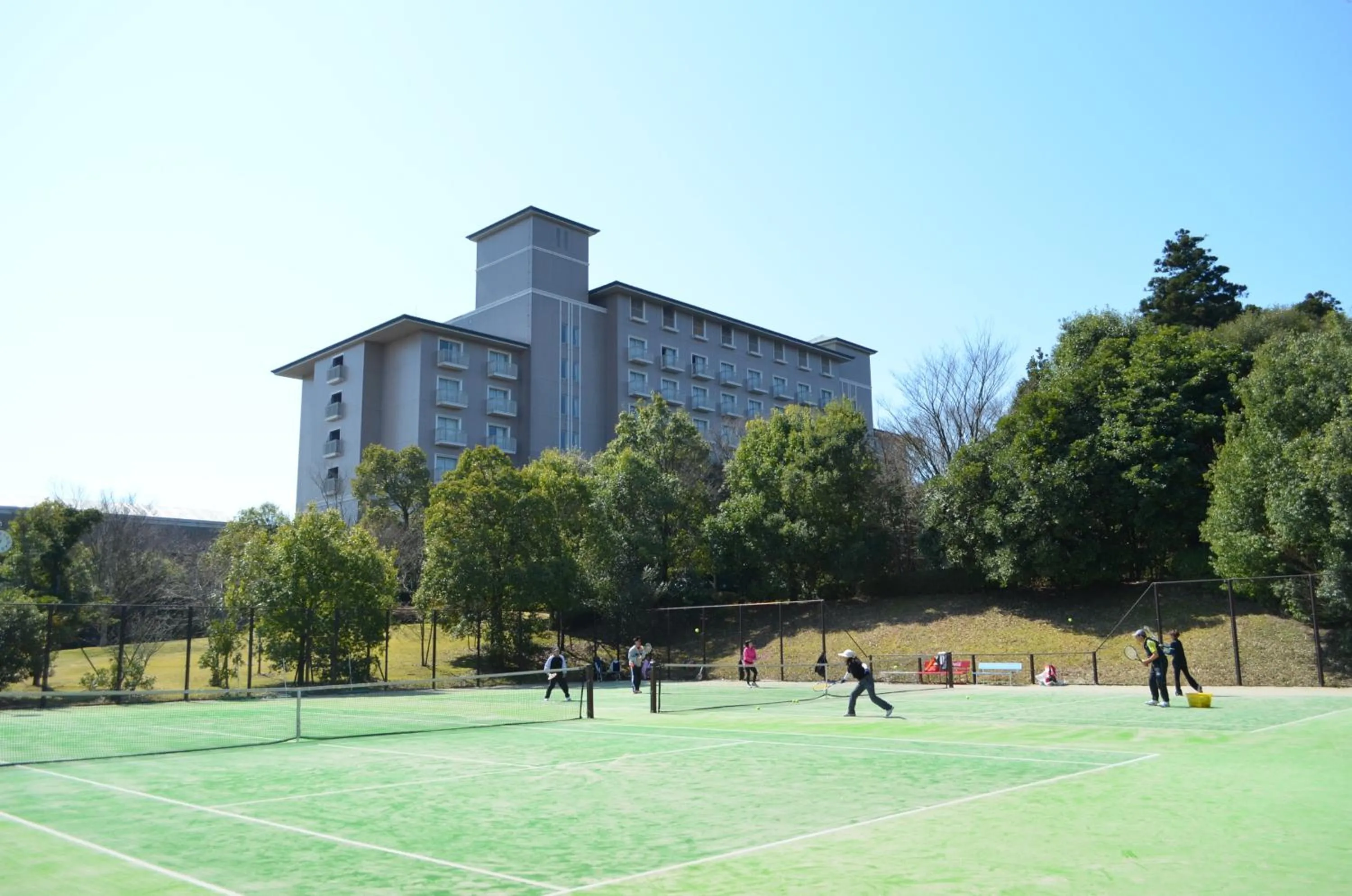 Tennis court in Okura Akademia Park Hotel