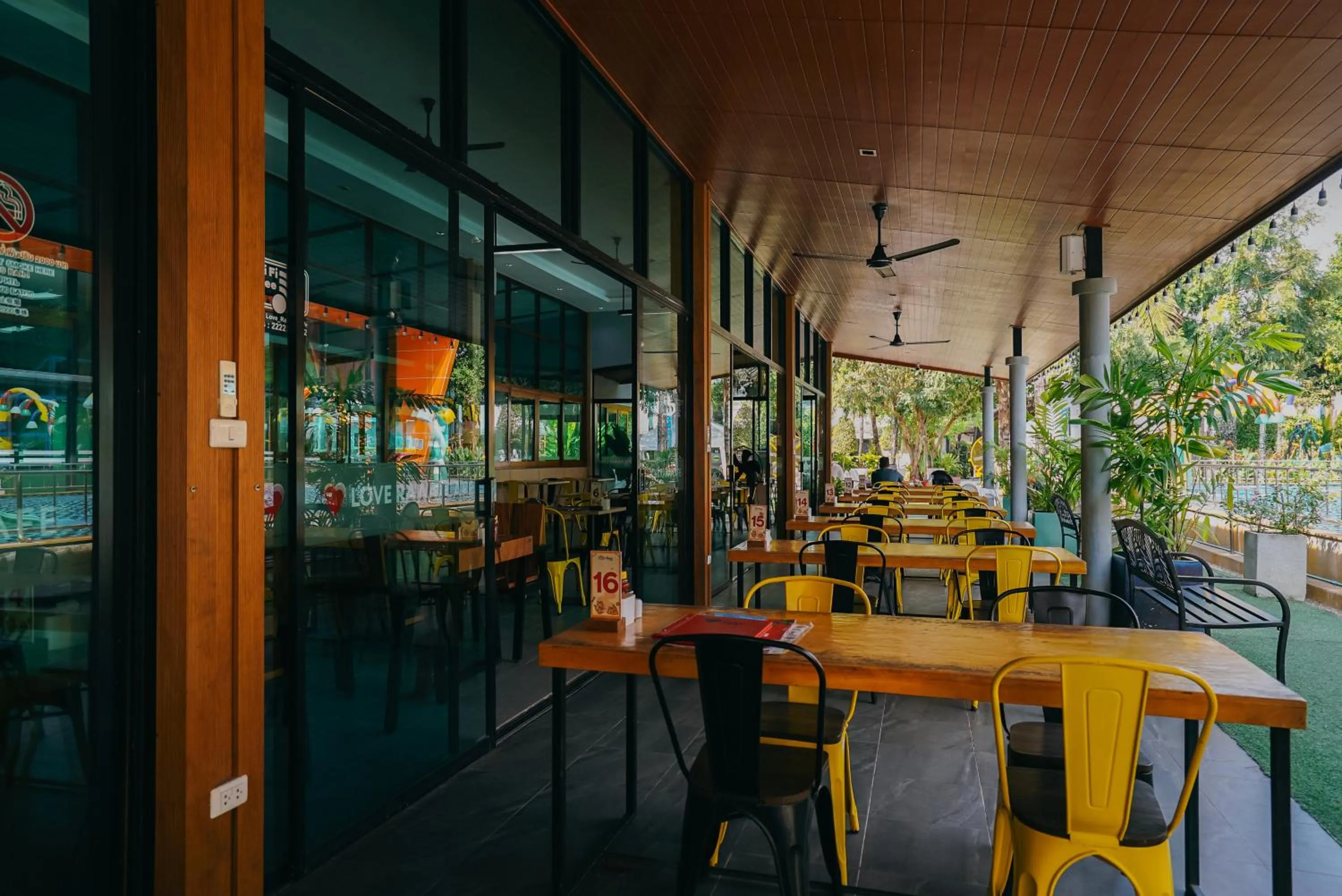 Restaurant/places to eat in Rawayana West Villas & Kids Park