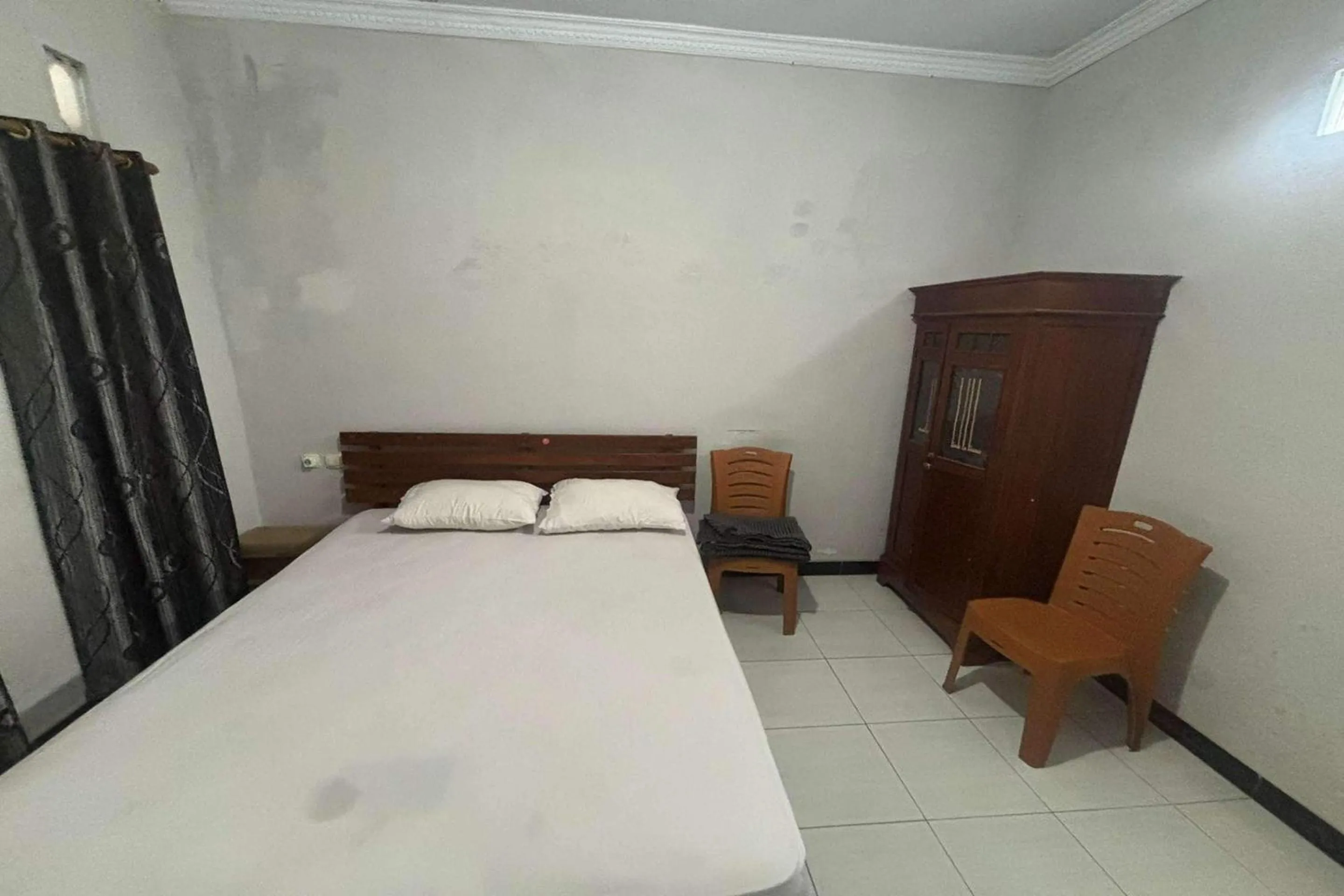 Standard Double Room in OYO 95050 Penginapan Sekarsari Syariah