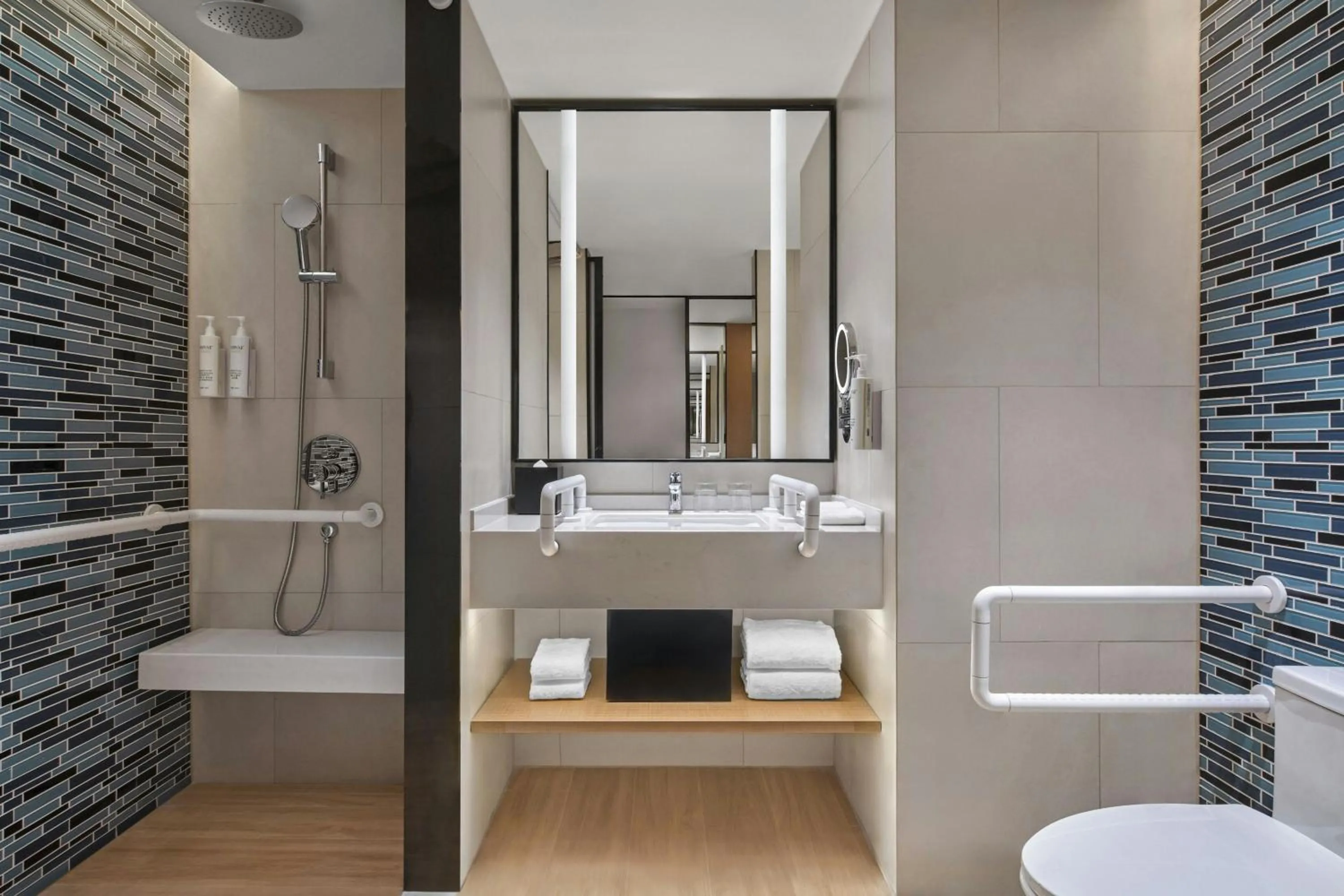 Bathroom in Fairfield by Marriott Beijing Capital Airport