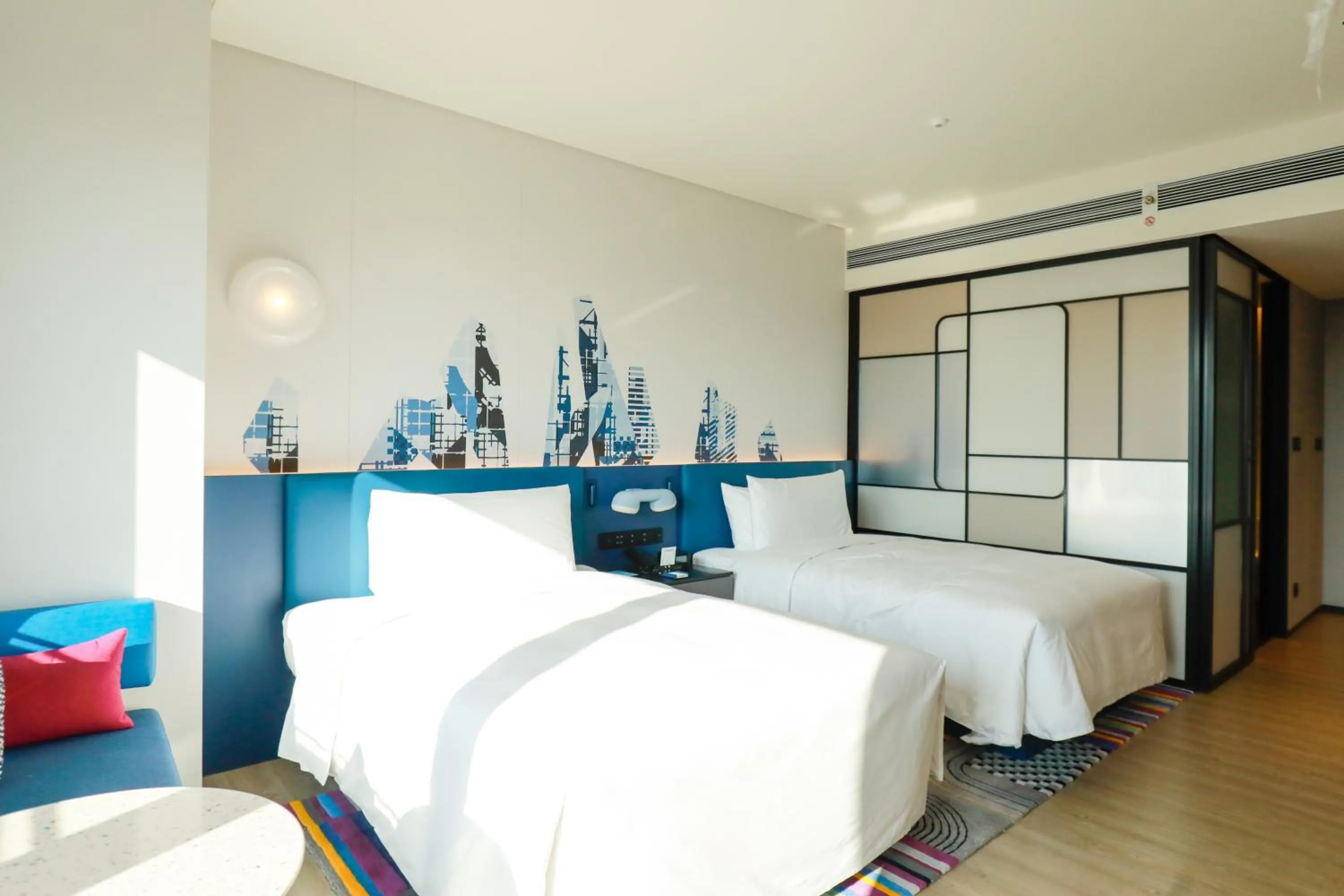Bed in Aloft Shanghai Hongqiao