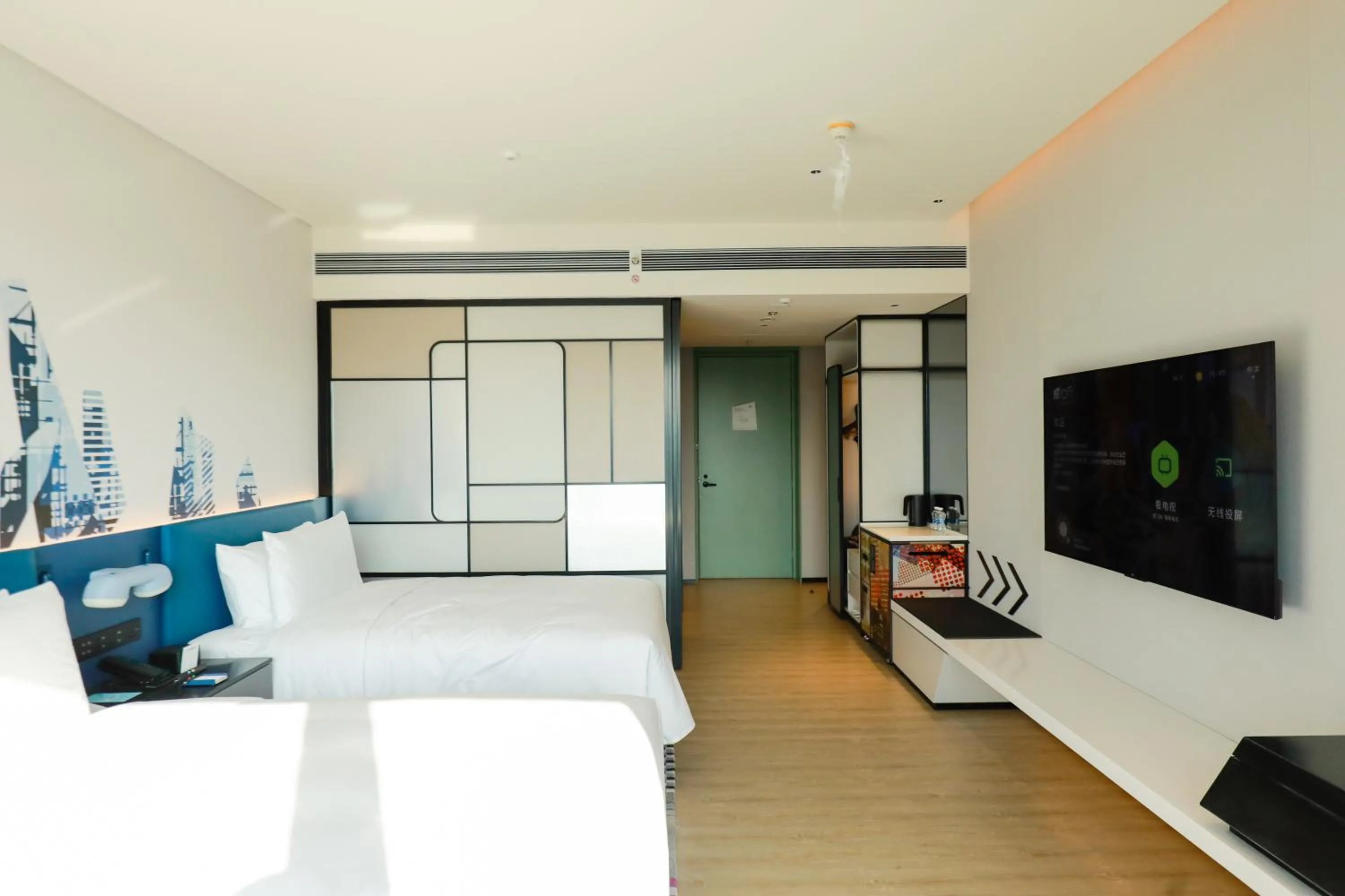Photo of the whole room, Bed in Aloft Shanghai Hongqiao