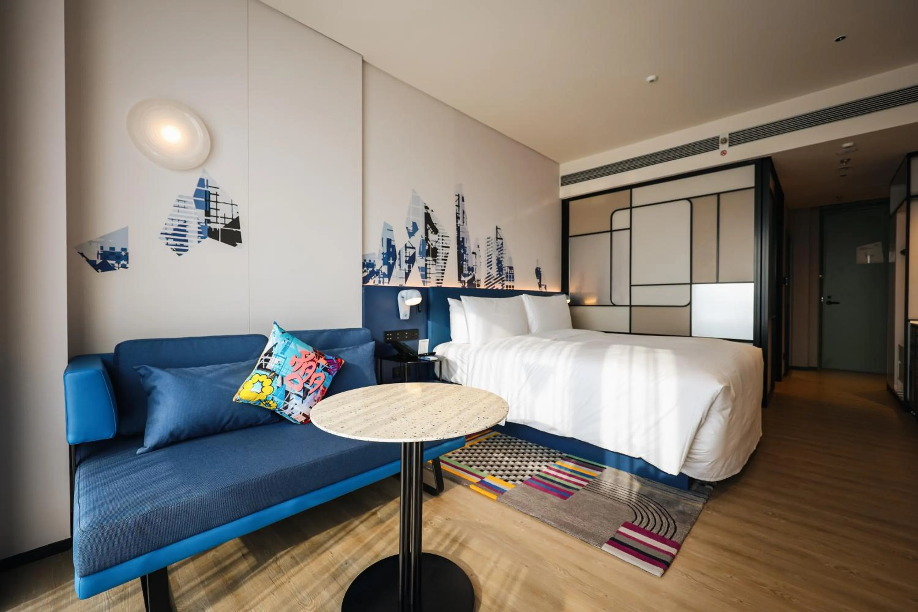 Property building, Bed in Aloft Shanghai Hongqiao